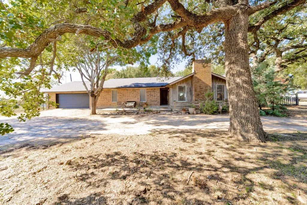 Single Family Residence For Sale in Montague County , 745 Winn Road, Bowie, Texas 76230, 3 Bedroom, 2 Bathroom, 2 Garage spaces, 2,377 Sqft, built in 1982, mls#21403573, Real Estate Agent in Bowie, Homes For Sale in Montague county, Homes For Sale in Bowie, Realtor in Bowie Texas, Real Estate Brokerage Independent Realty Texas, Luminita Cordes Realtor