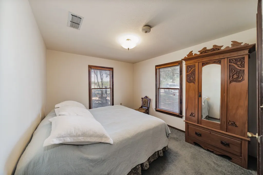 Single Family Residence For Sale in Montague County , 745 Winn Road, Bowie, Texas 76230, 3 Bedroom, 2 Bathroom, 2 Garage spaces, 2,377 Sqft, built in 1982, mls#21403573, Real Estate Agent in Bowie, Homes For Sale in Montague county, Homes For Sale in Bowie, Realtor in Bowie Texas, Real Estate Brokerage Independent Realty Texas, Luminita Cordes Realtor