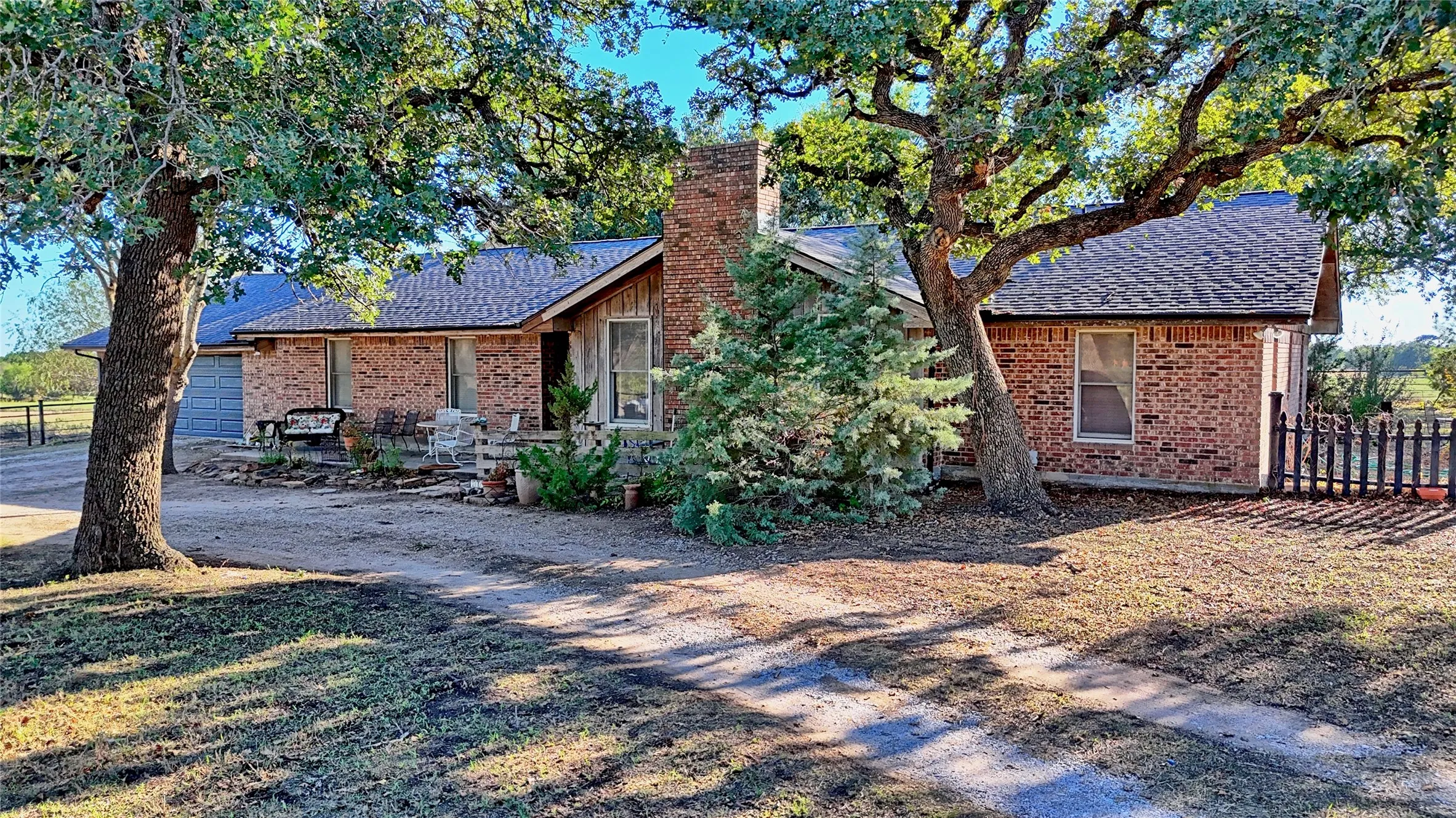 Single Family Residence For Sale in Montague County , 745 Winn Road, Bowie, Texas 76230, 3 Bedroom, 2 Bathroom, 2 Garage spaces, 2,377 Sqft, built in 1982, mls#21403573, Real Estate Agent in Bowie, Homes For Sale in Montague county, Homes For Sale in Bowie, Realtor in Bowie Texas, Real Estate Brokerage Independent Realty Texas, Luminita Cordes Realtor