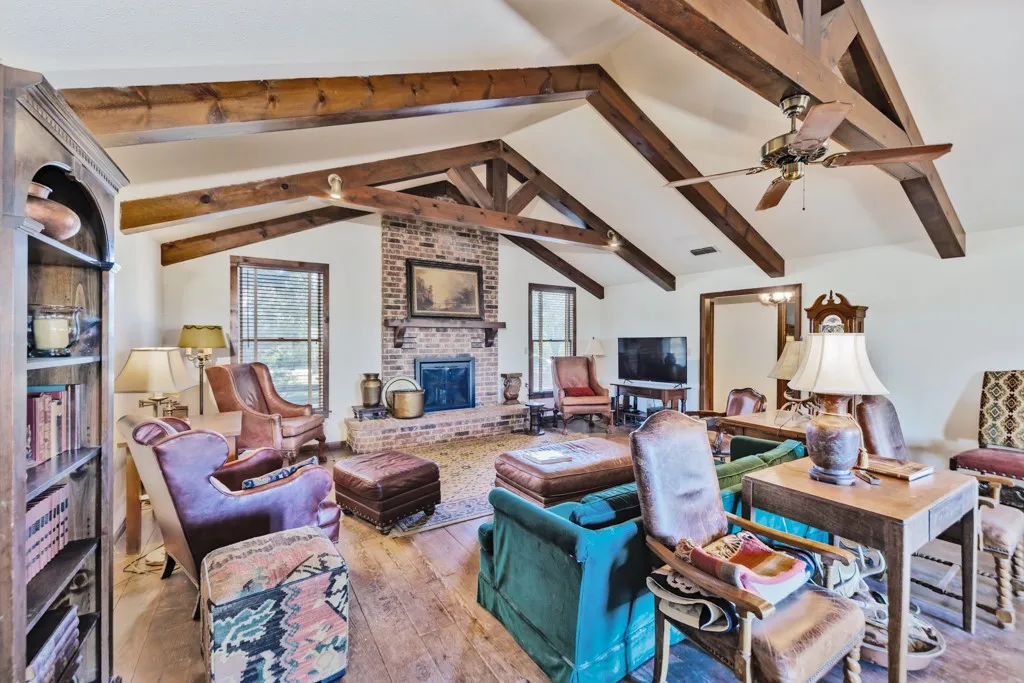 Single Family Residence For Sale in Montague County , 745 Winn Road, Bowie, Texas 76230, 3 Bedroom, 2 Bathroom, 2 Garage spaces, 2,377 Sqft, built in 1982, mls#21403573, Real Estate Agent in Bowie, Homes For Sale in Montague county, Homes For Sale in Bowie, Realtor in Bowie Texas, Real Estate Brokerage Independent Realty Texas, Luminita Cordes Realtor
