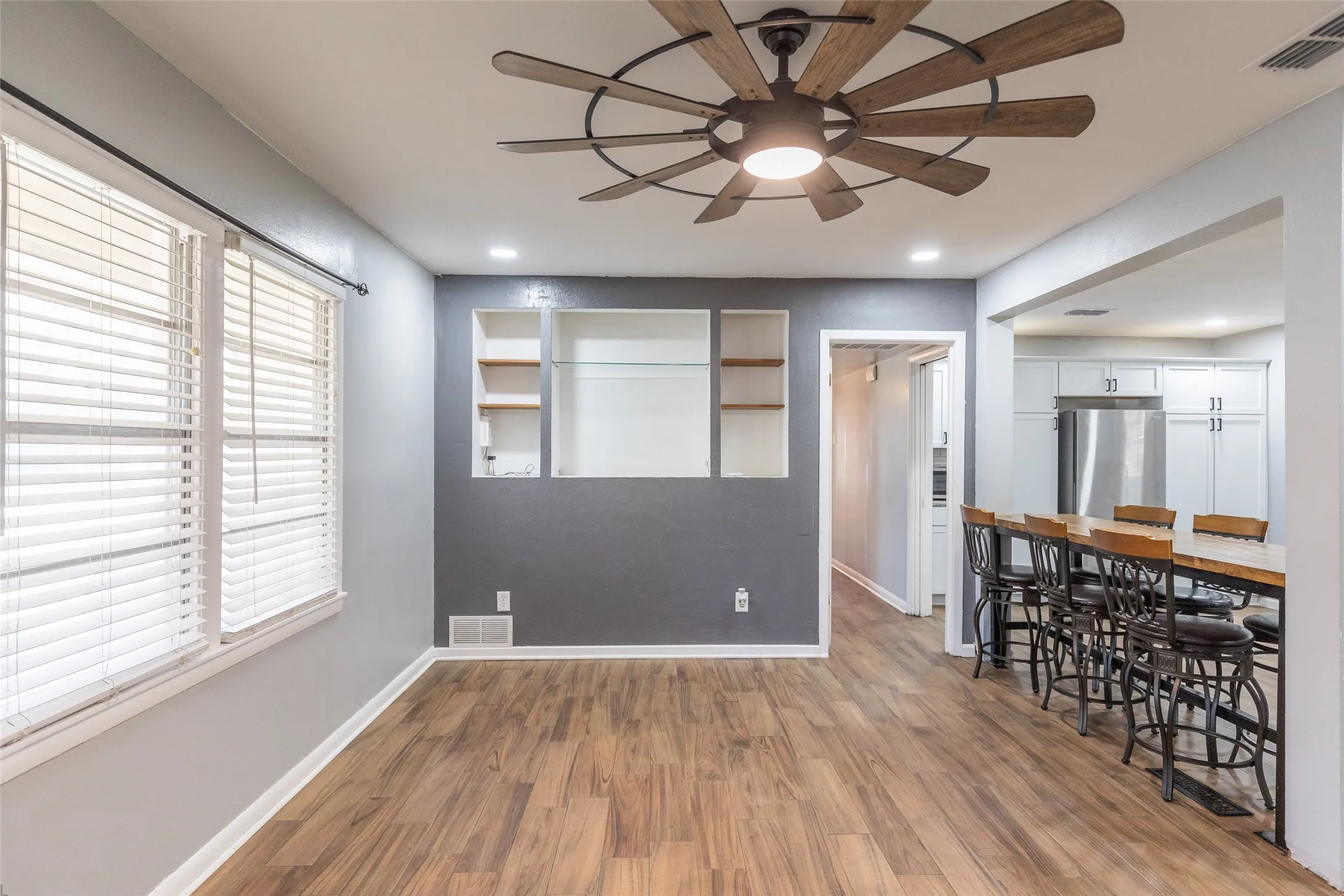 Single Family Residence For Sale in Taylor County , 718 Hawthorne Street, Abilene, Texas 79605, 3 Bedroom, 1 Bathroom, 3 Garage spaces, 1,247 Sqft, built in 1951, mls#21409281, Real Estate Agent in Abilene, Homes For Sale in Taylor county, Homes For Sale in Abilene, Realtor in Abilene Texas, Real Estate Brokerage Independent Realty Texas, Luminita Cordes Realtor