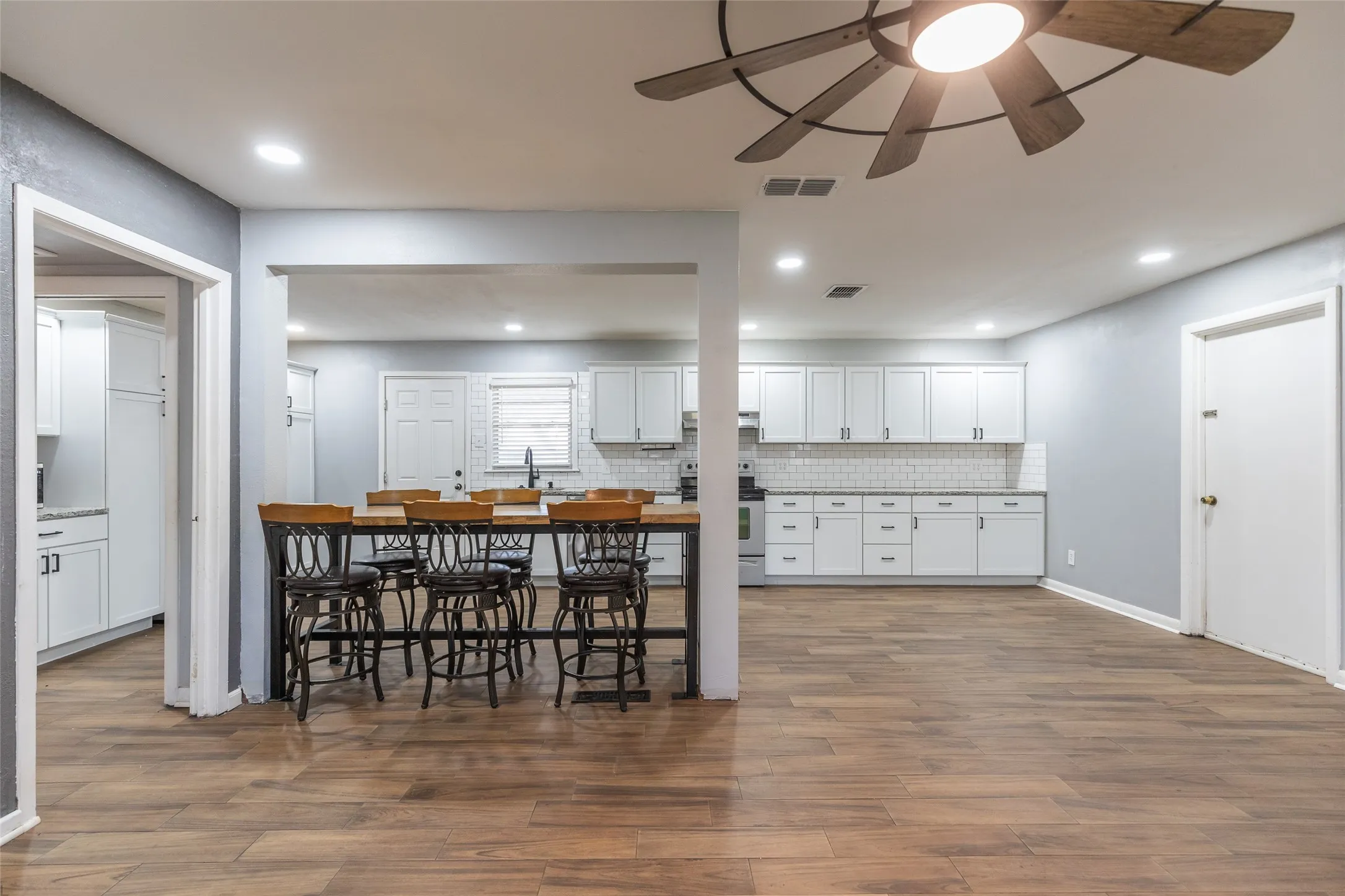 Single Family Residence For Sale in Taylor County , 718 Hawthorne Street, Abilene, Texas 79605, 3 Bedroom, 1 Bathroom, 3 Garage spaces, 1,247 Sqft, built in 1951, mls#21409281, Real Estate Agent in Abilene, Homes For Sale in Taylor county, Homes For Sale in Abilene, Realtor in Abilene Texas, Real Estate Brokerage Independent Realty Texas, Luminita Cordes Realtor