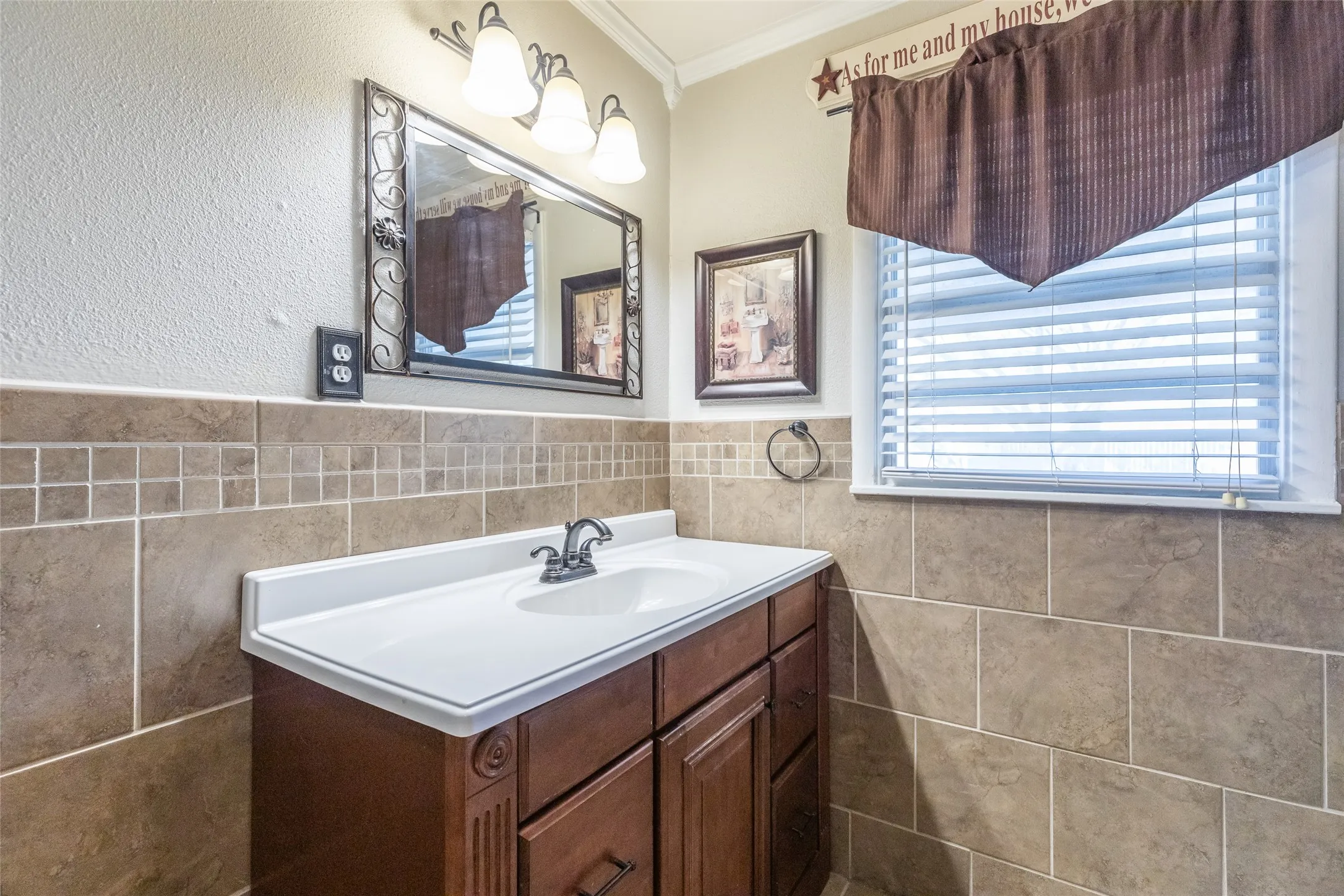 Single Family Residence For Sale in Taylor County , 718 Hawthorne Street, Abilene, Texas 79605, 3 Bedroom, 1 Bathroom, 3 Garage spaces, 1,247 Sqft, built in 1951, mls#21409281, Real Estate Agent in Abilene, Homes For Sale in Taylor county, Homes For Sale in Abilene, Realtor in Abilene Texas, Real Estate Brokerage Independent Realty Texas, Luminita Cordes Realtor