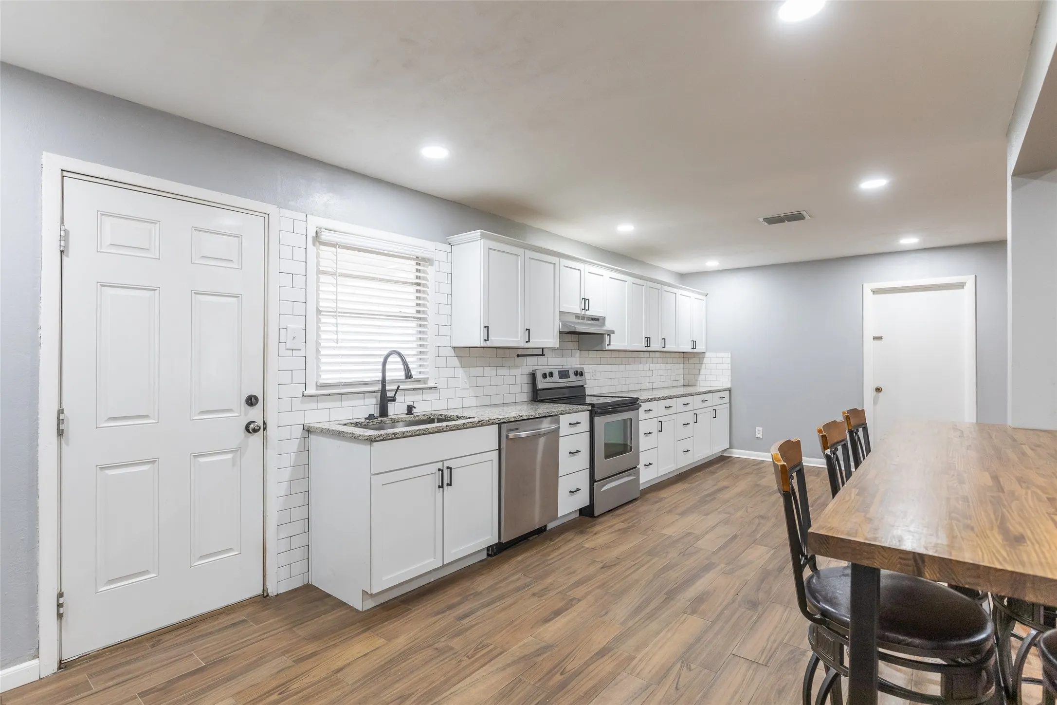 Single Family Residence For Sale in Taylor County , 718 Hawthorne Street, Abilene, Texas 79605, 3 Bedroom, 1 Bathroom, 3 Garage spaces, 1,247 Sqft, built in 1951, mls#21409281, Real Estate Agent in Abilene, Homes For Sale in Taylor county, Homes For Sale in Abilene, Realtor in Abilene Texas, Real Estate Brokerage Independent Realty Texas, Luminita Cordes Realtor