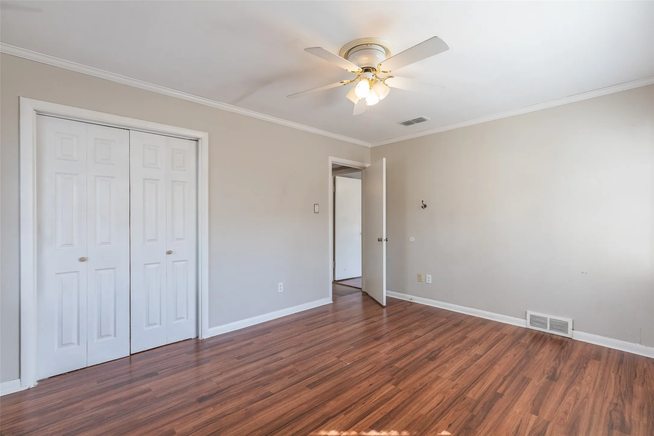 Single Family Residence For Sale in Taylor County , 718 Hawthorne Street, Abilene, Texas 79605, 3 Bedroom, 1 Bathroom, 3 Garage spaces, 1,247 Sqft, built in 1951, mls#21409281, Real Estate Agent in Abilene, Homes For Sale in Taylor county, Homes For Sale in Abilene, Realtor in Abilene Texas, Real Estate Brokerage Independent Realty Texas, Luminita Cordes Realtor