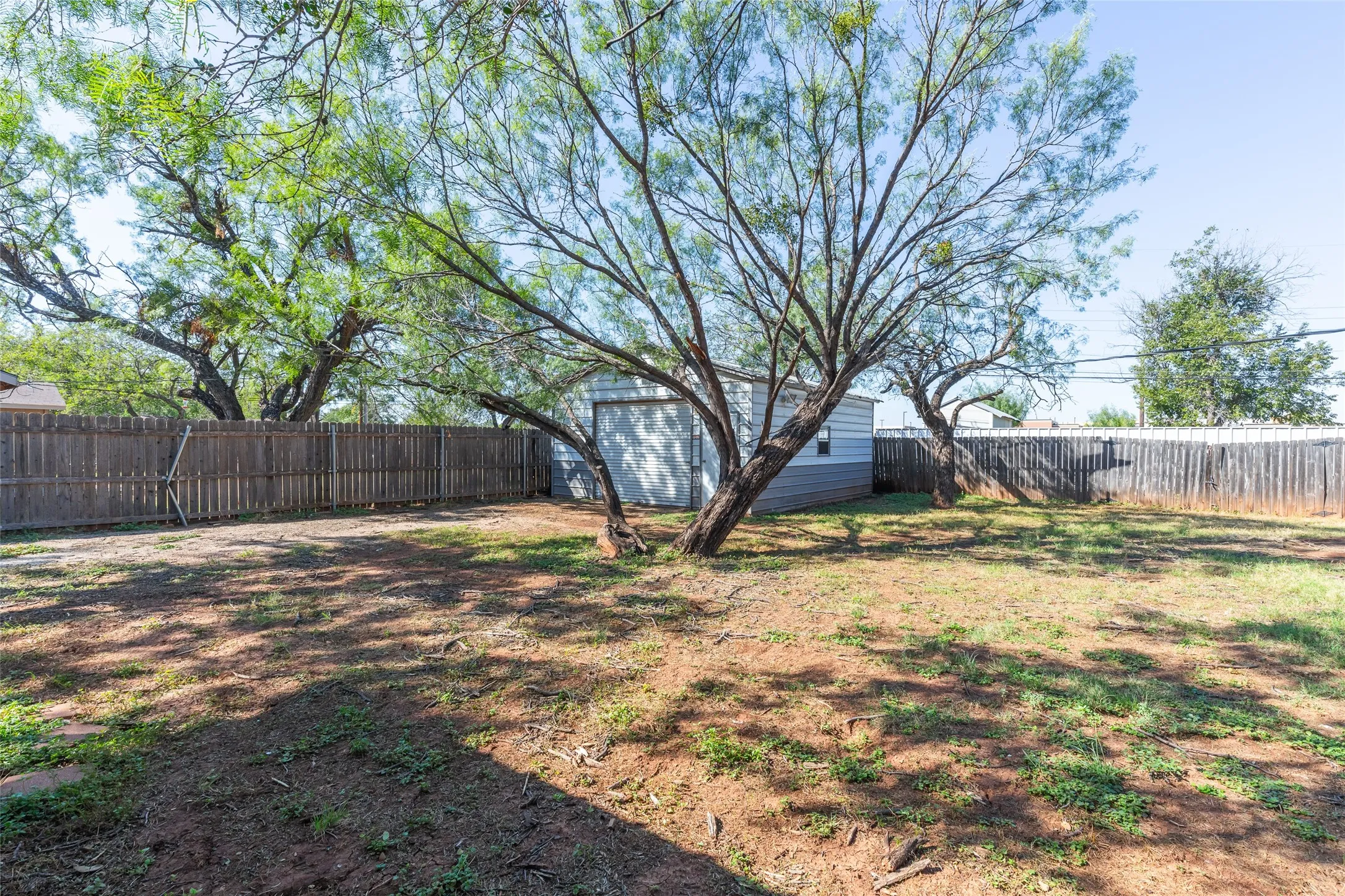 Single Family Residence For Sale in Taylor County , 718 Hawthorne Street, Abilene, Texas 79605, 3 Bedroom, 1 Bathroom, 3 Garage spaces, 1,247 Sqft, built in 1951, mls#21409281, Real Estate Agent in Abilene, Homes For Sale in Taylor county, Homes For Sale in Abilene, Realtor in Abilene Texas, Real Estate Brokerage Independent Realty Texas, Luminita Cordes Realtor