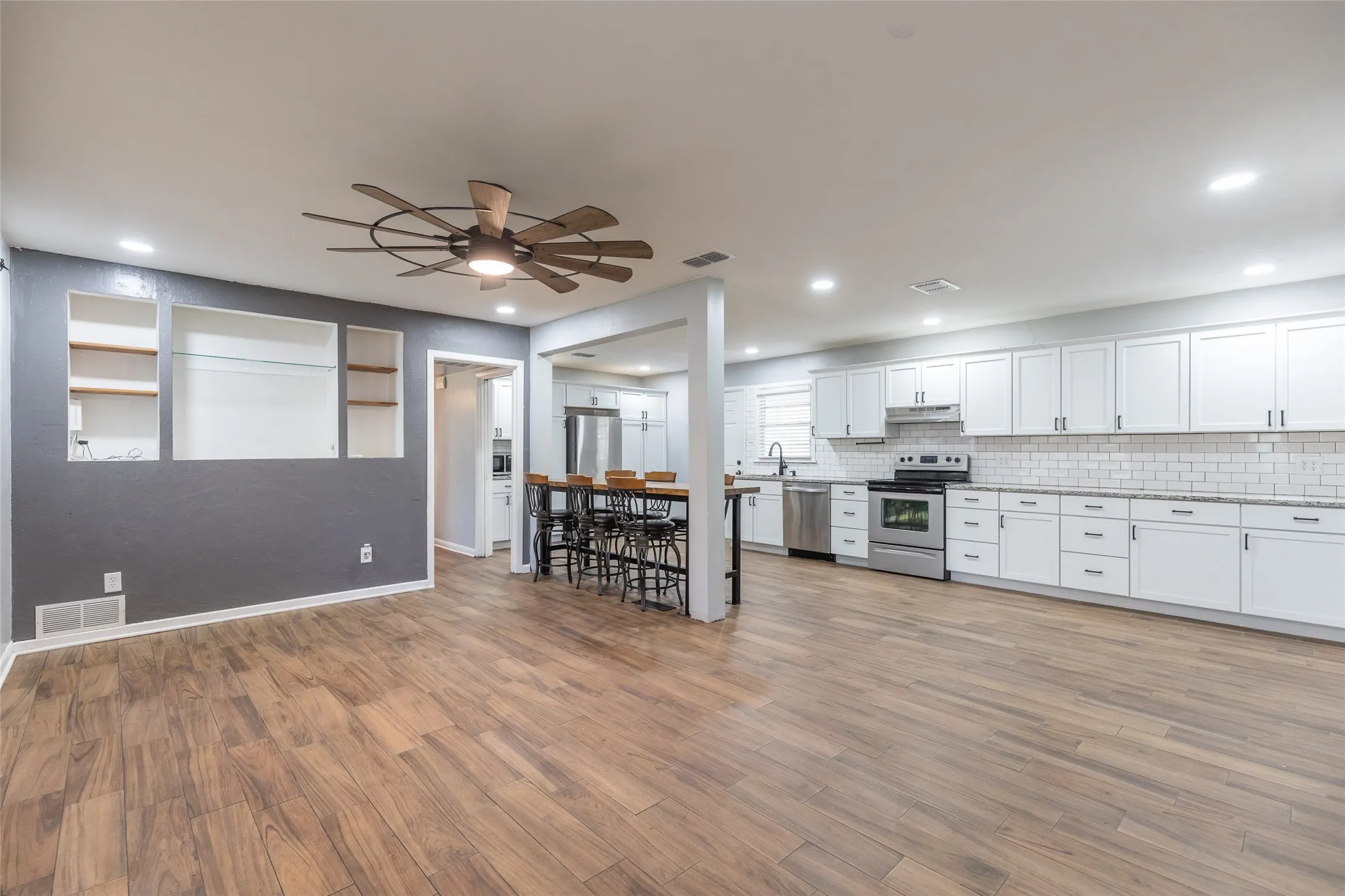 Single Family Residence For Sale in Taylor County , 718 Hawthorne Street, Abilene, Texas 79605, 3 Bedroom, 1 Bathroom, 3 Garage spaces, 1,247 Sqft, built in 1951, mls#21409281, Real Estate Agent in Abilene, Homes For Sale in Taylor county, Homes For Sale in Abilene, Realtor in Abilene Texas, Real Estate Brokerage Independent Realty Texas, Luminita Cordes Realtor