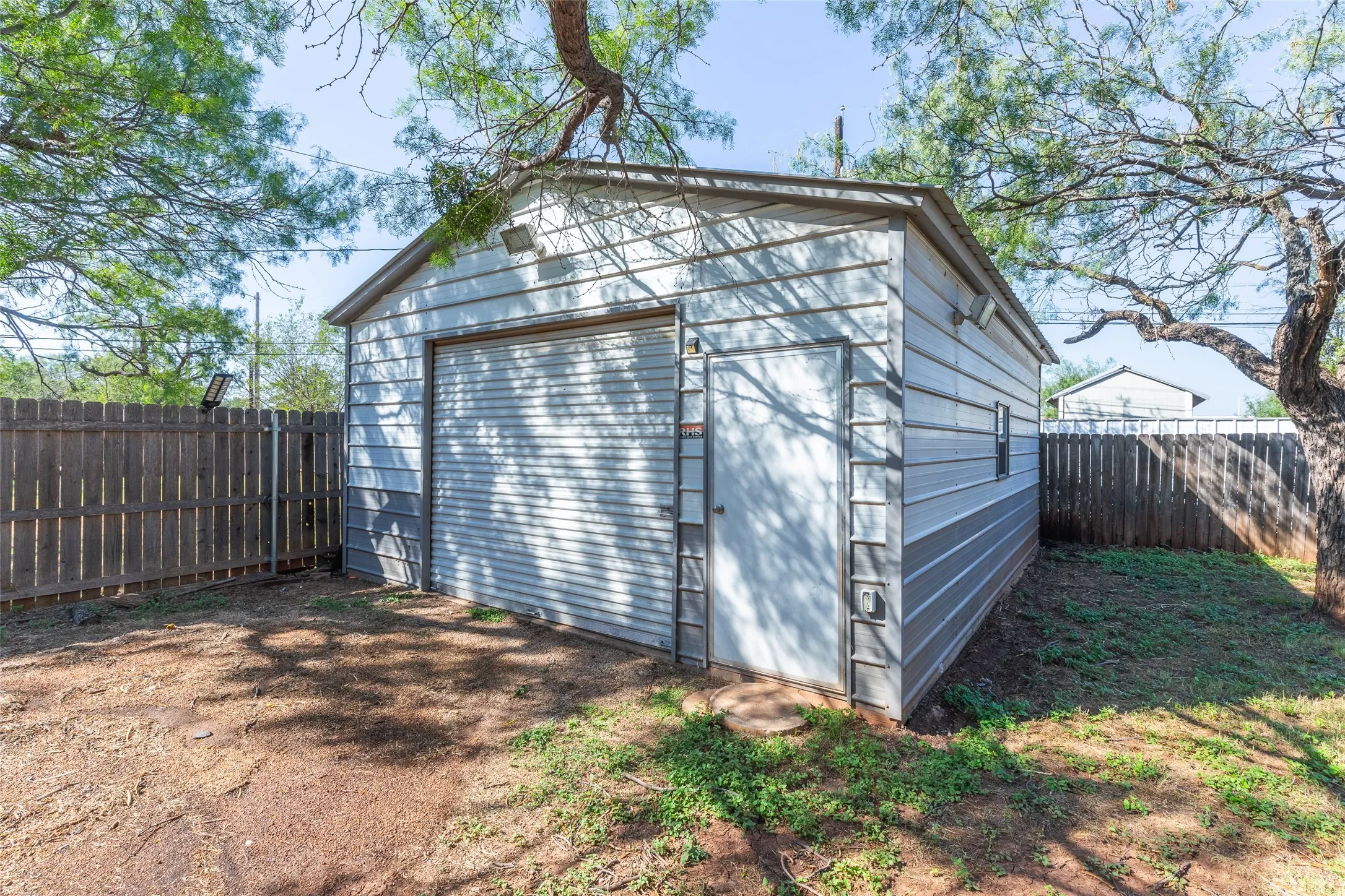 Single Family Residence For Sale in Taylor County , 718 Hawthorne Street, Abilene, Texas 79605, 3 Bedroom, 1 Bathroom, 3 Garage spaces, 1,247 Sqft, built in 1951, mls#21409281, Real Estate Agent in Abilene, Homes For Sale in Taylor county, Homes For Sale in Abilene, Realtor in Abilene Texas, Real Estate Brokerage Independent Realty Texas, Luminita Cordes Realtor