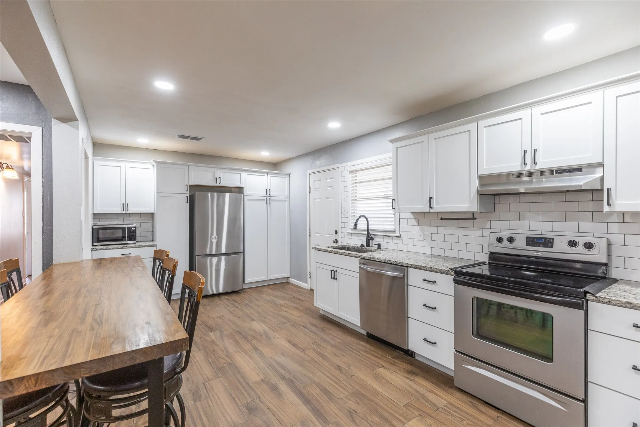Single Family Residence For Sale in Taylor County , 718 Hawthorne Street, Abilene, Texas 79605, 3 Bedroom, 1 Bathroom, 3 Garage spaces, 1,247 Sqft, built in 1951, mls#21409281, Real Estate Agent in Abilene, Homes For Sale in Taylor county, Homes For Sale in Abilene, Realtor in Abilene Texas, Real Estate Brokerage Independent Realty Texas, Luminita Cordes Realtor