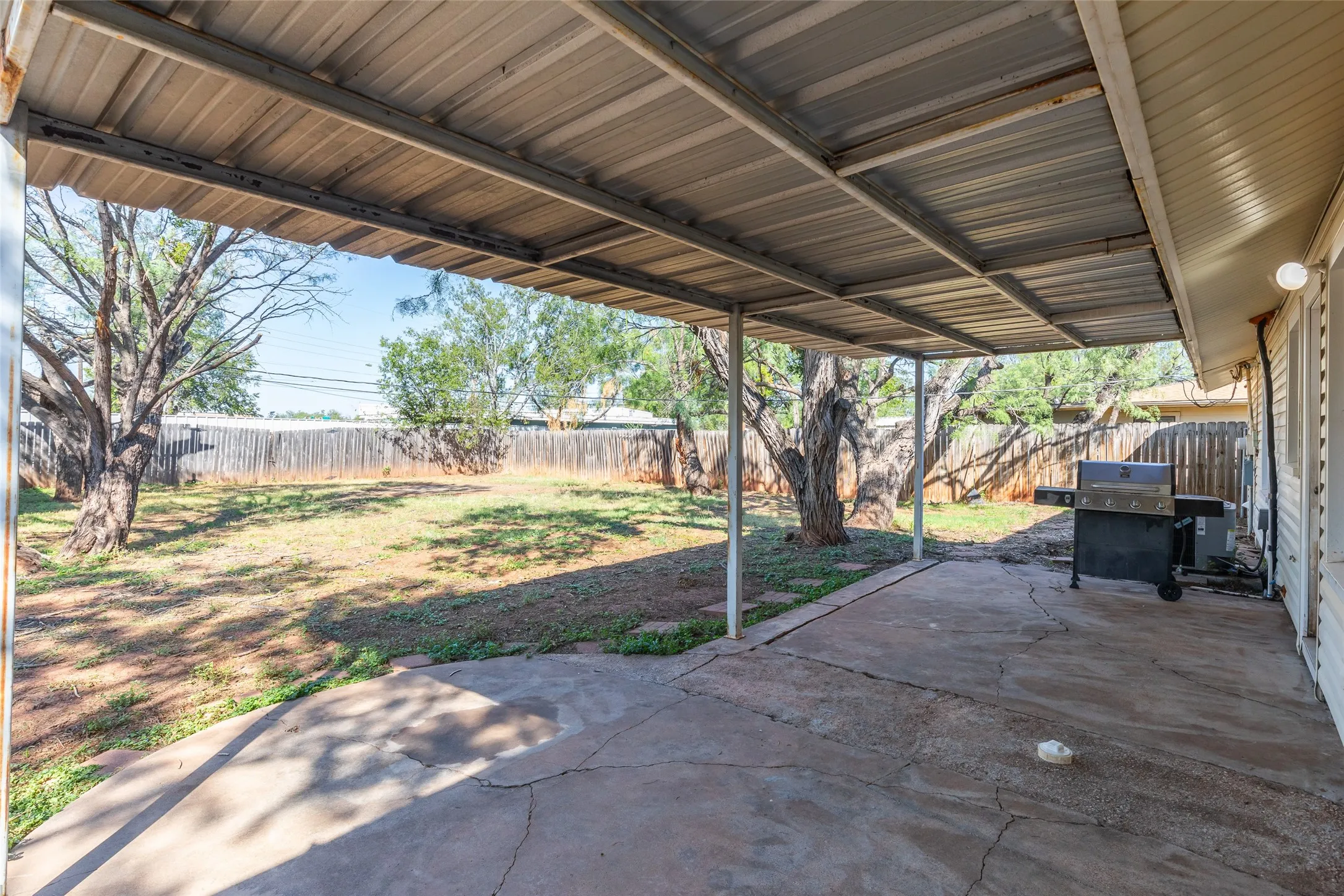 Single Family Residence For Sale in Taylor County , 718 Hawthorne Street, Abilene, Texas 79605, 3 Bedroom, 1 Bathroom, 3 Garage spaces, 1,247 Sqft, built in 1951, mls#21409281, Real Estate Agent in Abilene, Homes For Sale in Taylor county, Homes For Sale in Abilene, Realtor in Abilene Texas, Real Estate Brokerage Independent Realty Texas, Luminita Cordes Realtor