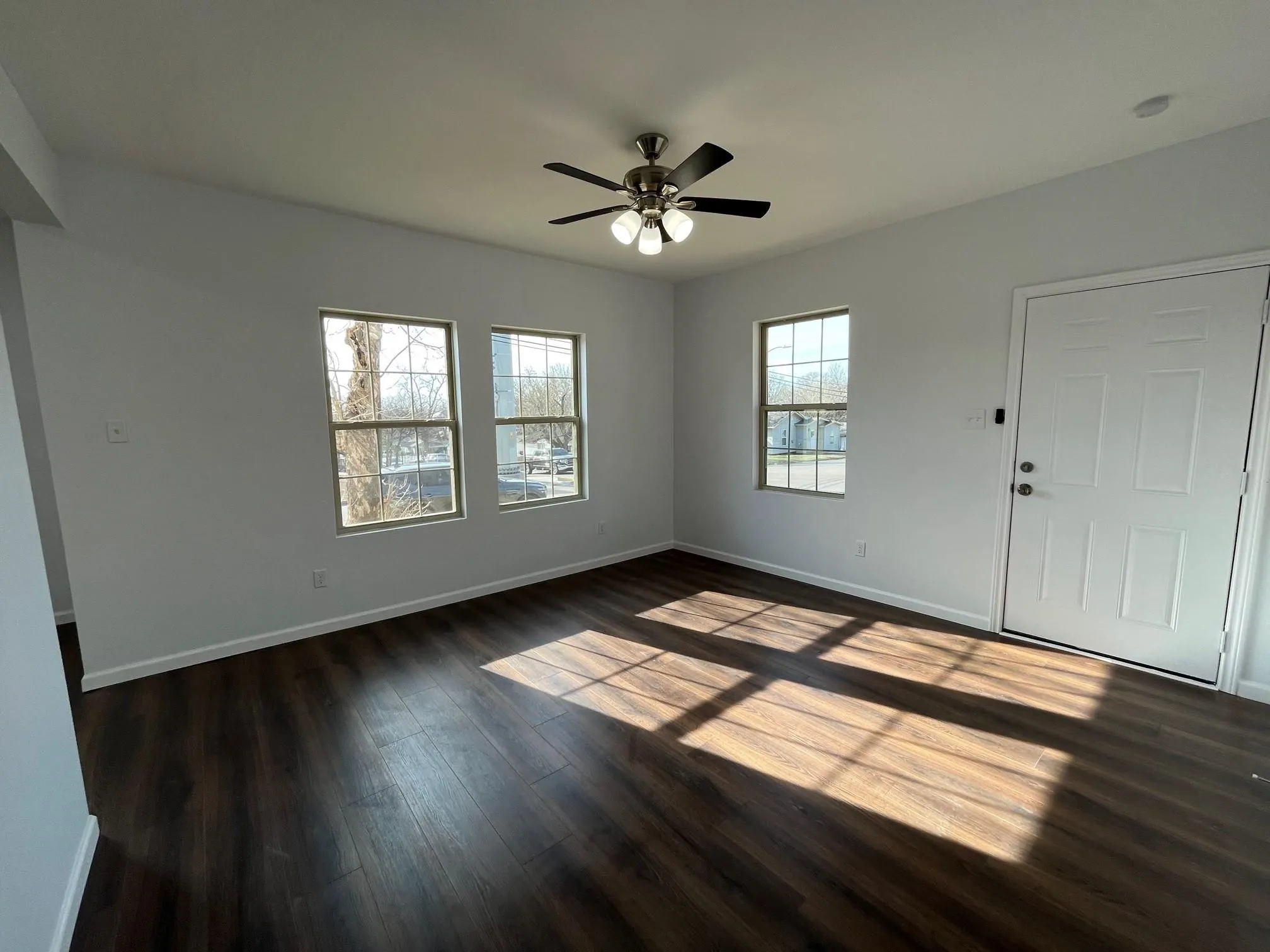 Single Family Residence For Sale in Tarrant County , 2900 Avenue J, Fort Worth, Texas 76105, 3 Bedroom, 1 Bathroom, Garage spaces, 1,150 Sqft, built in 1930, mls#21409349, Real Estate Agent in Fort Worth, Homes For Sale in Tarrant county, Homes For Sale in Fort Worth, Realtor in Fort Worth Texas, Real Estate Brokerage Independent Realty Texas, Luminita Cordes Realtor