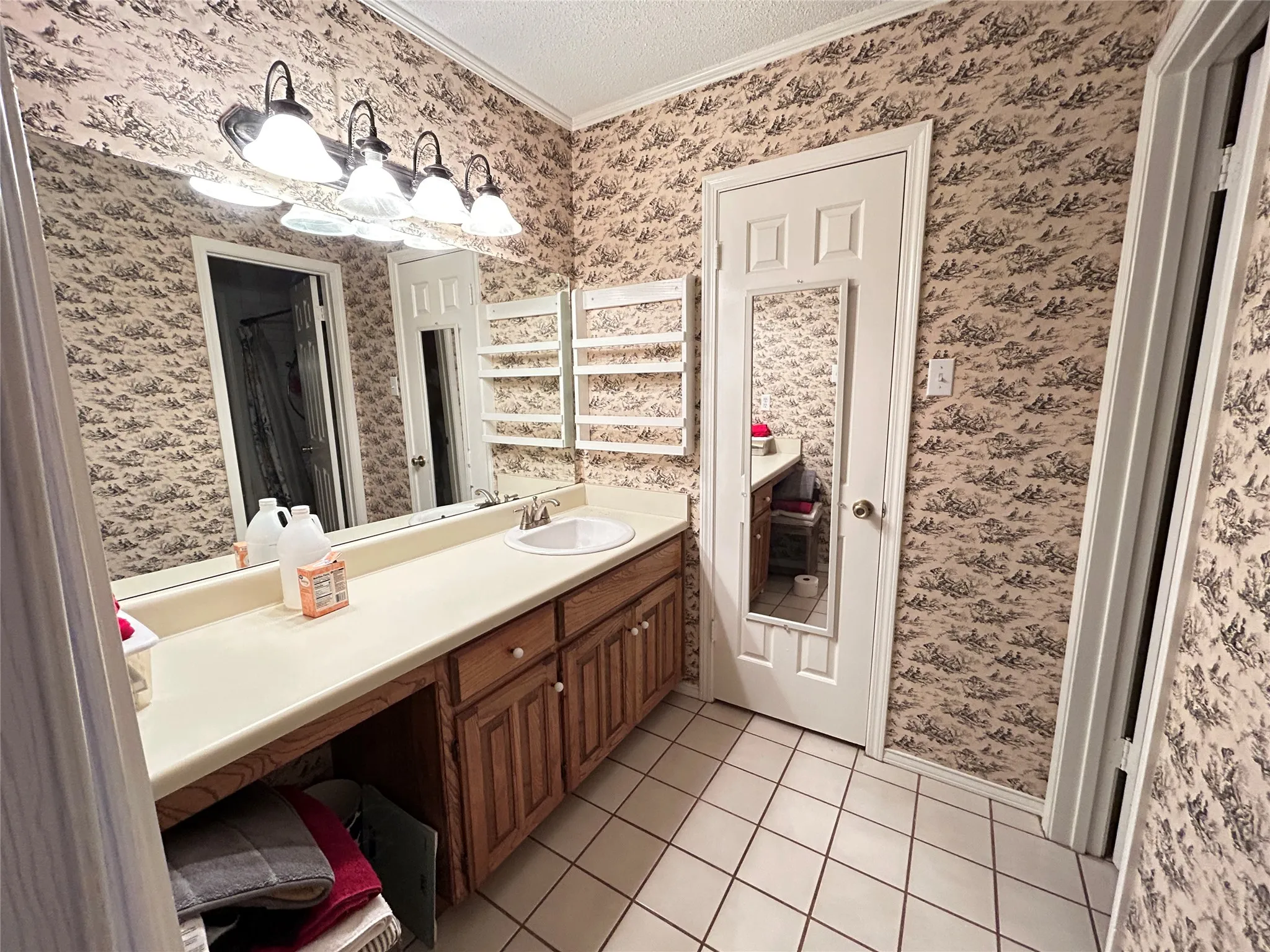 Single Family Residence For Sale in Hopkins County , 120 Cedar Springs Boulevard, Sulphur Springs, Texas 75482, 3 Bedroom, 2 Bathroom, 2 Garage spaces, 2,422 Sqft, built in 1983, mls#21407987, Real Estate Agent in Sulphur Springs, Homes For Sale in Hopkins county, Homes For Sale in Sulphur Springs, Realtor in Sulphur Springs Texas, Real Estate Brokerage Independent Realty Texas, Luminita Cordes Realtor