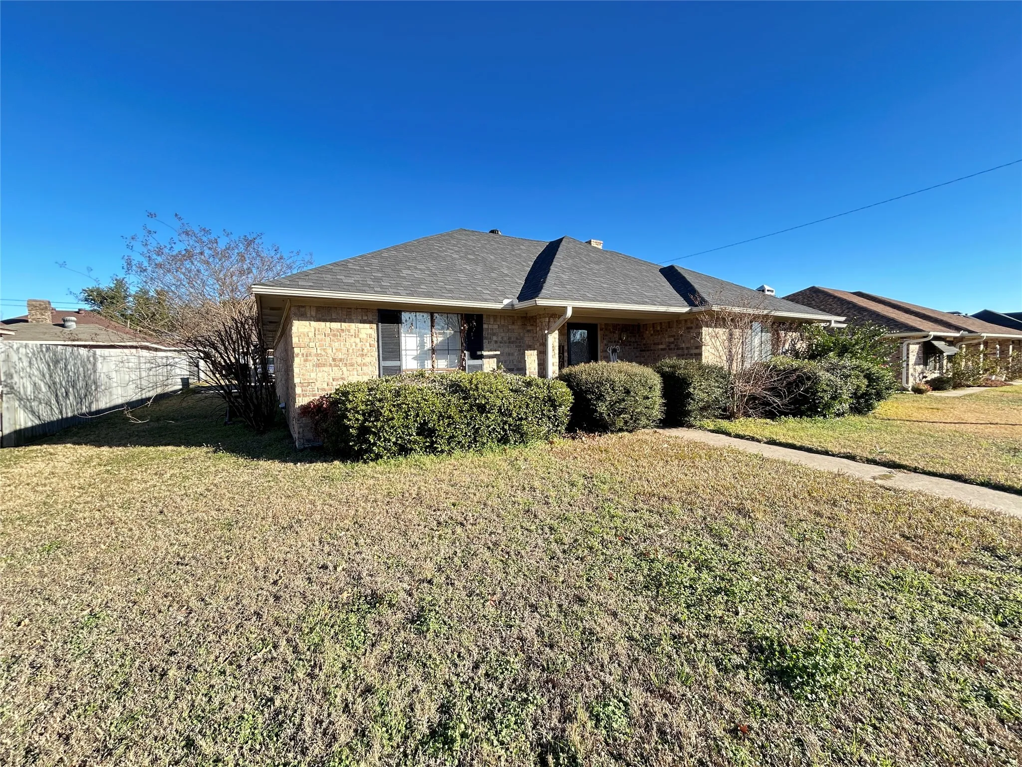 Single Family Residence For Sale in Hopkins County , 120 Cedar Springs Boulevard, Sulphur Springs, Texas 75482, 3 Bedroom, 2 Bathroom, 2 Garage spaces, 2,422 Sqft, built in 1983, mls#21407987, Real Estate Agent in Sulphur Springs, Homes For Sale in Hopkins county, Homes For Sale in Sulphur Springs, Realtor in Sulphur Springs Texas, Real Estate Brokerage Independent Realty Texas, Luminita Cordes Realtor