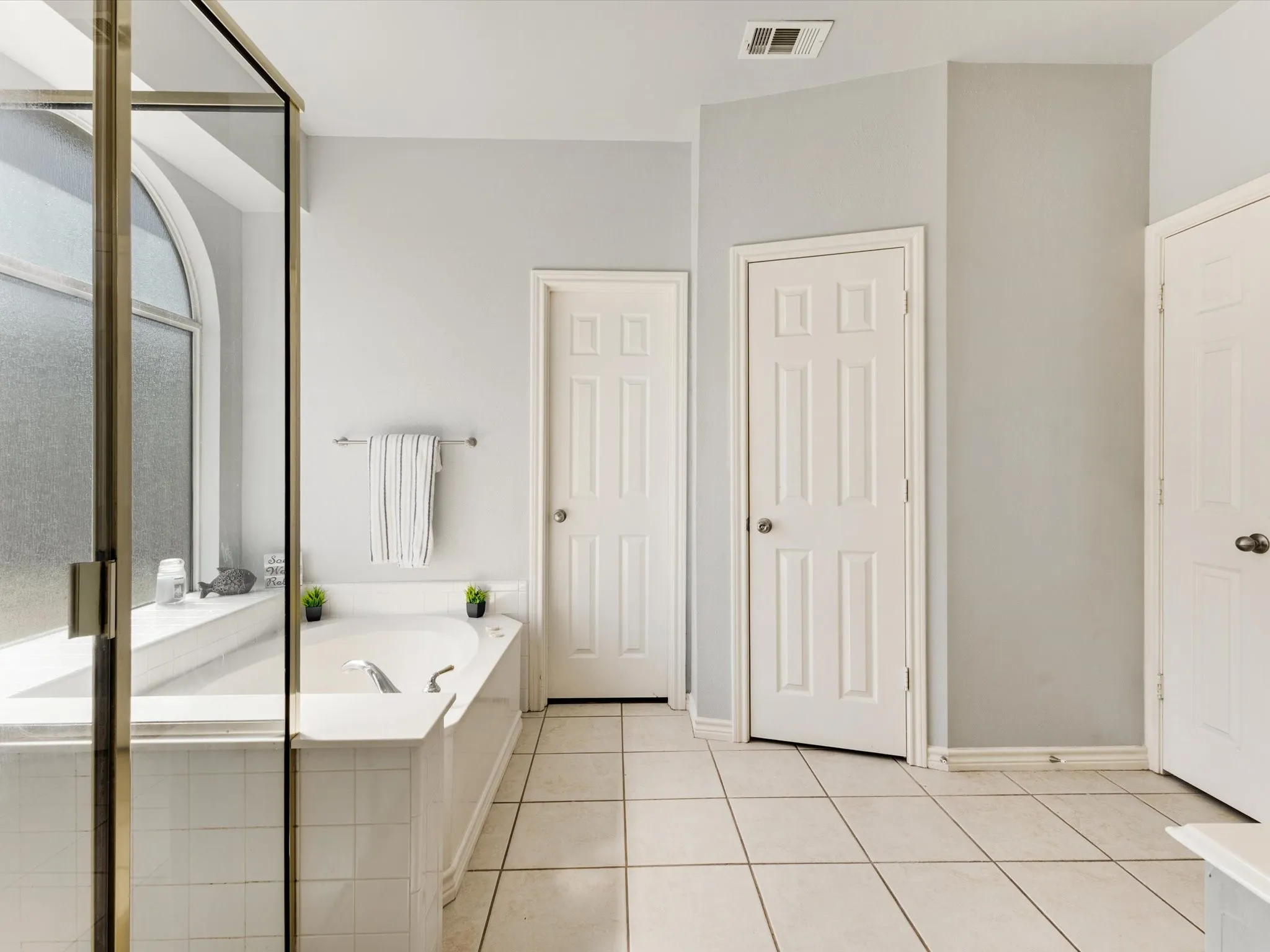 Single Family Residence For Sale in Collin County , 809 Stanford Drive, Murphy, Texas 75094, 5 Bedroom, 4 Bathroom, 2 Garage spaces, 3,801 Sqft, built in 2001, mls#21409112, Real Estate Agent in Murphy, Homes For Sale in Collin county, Homes For Sale in Murphy, Realtor in Murphy Texas, Real Estate Brokerage Independent Realty Texas, Luminita Cordes Realtor