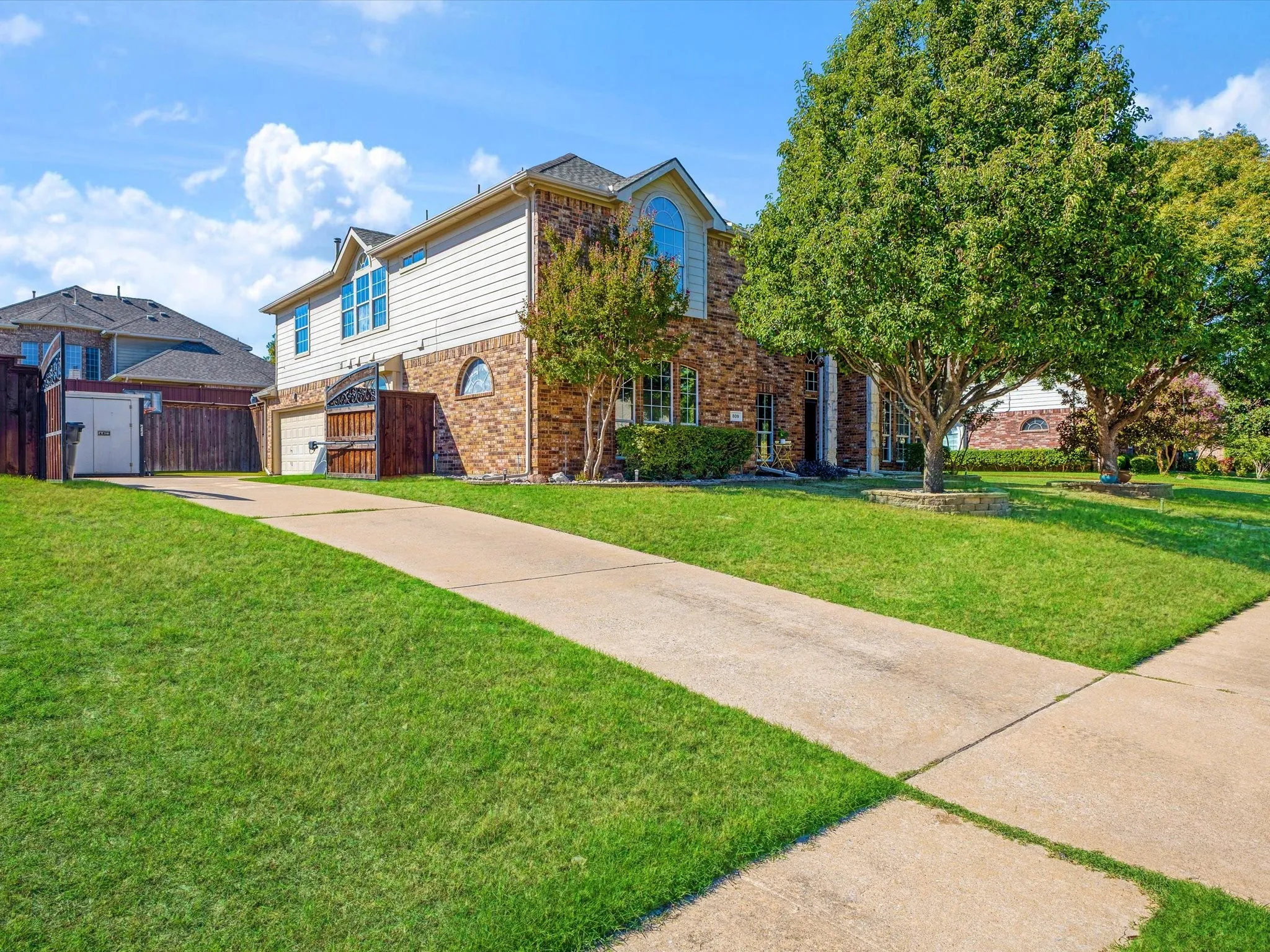 Single Family Residence For Sale in Collin County , 809 Stanford Drive, Murphy, Texas 75094, 5 Bedroom, 4 Bathroom, 2 Garage spaces, 3,801 Sqft, built in 2001, mls#21409112, Real Estate Agent in Murphy, Homes For Sale in Collin county, Homes For Sale in Murphy, Realtor in Murphy Texas, Real Estate Brokerage Independent Realty Texas, Luminita Cordes Realtor