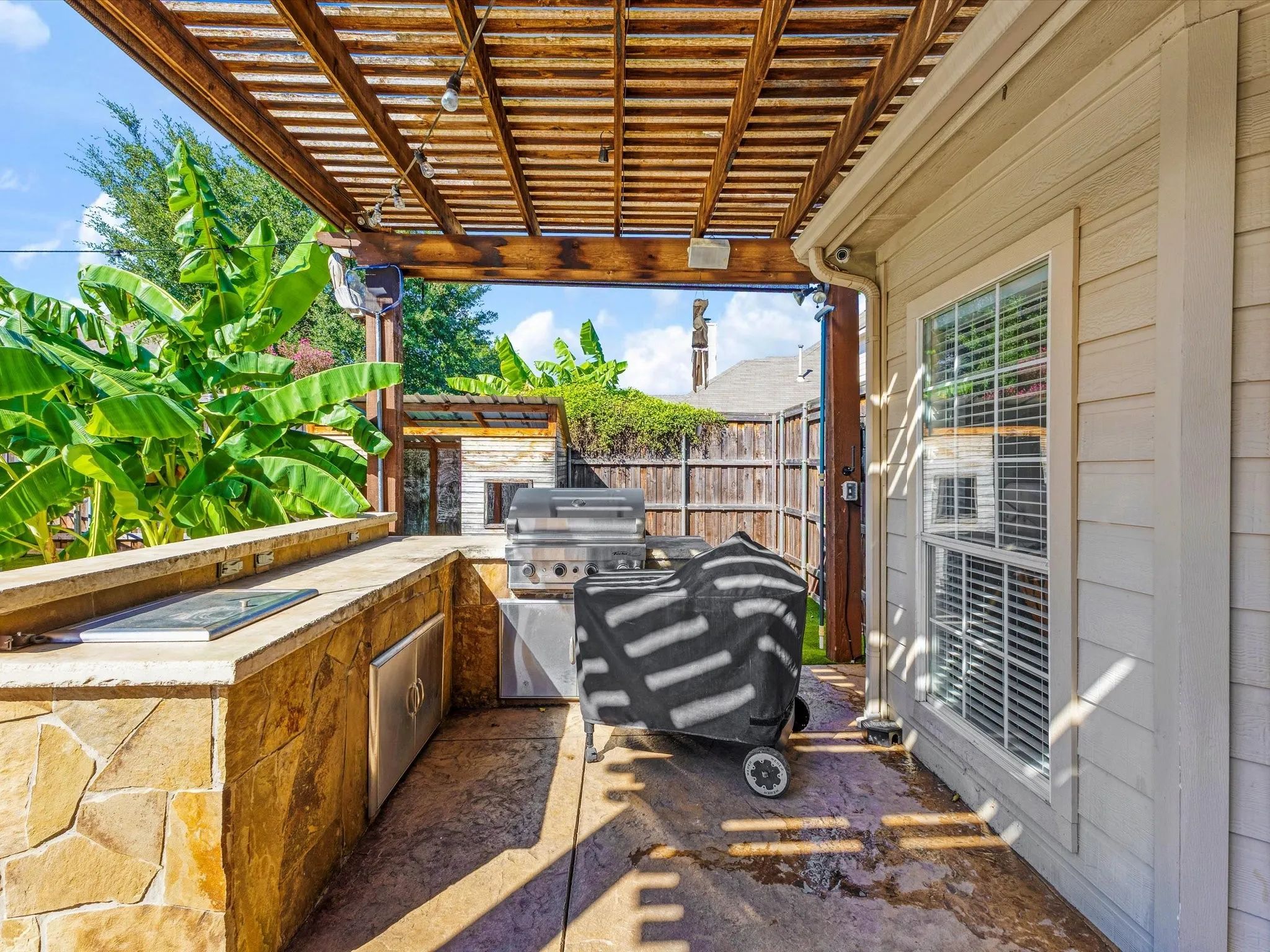 Single Family Residence For Sale in Collin County , 809 Stanford Drive, Murphy, Texas 75094, 5 Bedroom, 4 Bathroom, 2 Garage spaces, 3,801 Sqft, built in 2001, mls#21409112, Real Estate Agent in Murphy, Homes For Sale in Collin county, Homes For Sale in Murphy, Realtor in Murphy Texas, Real Estate Brokerage Independent Realty Texas, Luminita Cordes Realtor