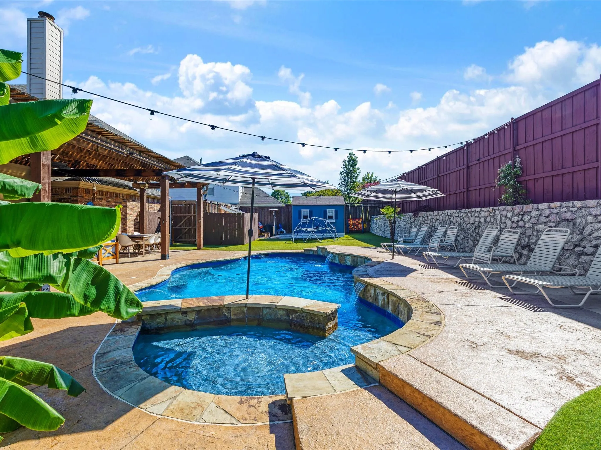 Single Family Residence For Sale in Collin County , 809 Stanford Drive, Murphy, Texas 75094, 5 Bedroom, 4 Bathroom, 2 Garage spaces, 3,801 Sqft, built in 2001, mls#21409112, Real Estate Agent in Murphy, Homes For Sale in Collin county, Homes For Sale in Murphy, Realtor in Murphy Texas, Real Estate Brokerage Independent Realty Texas, Luminita Cordes Realtor
