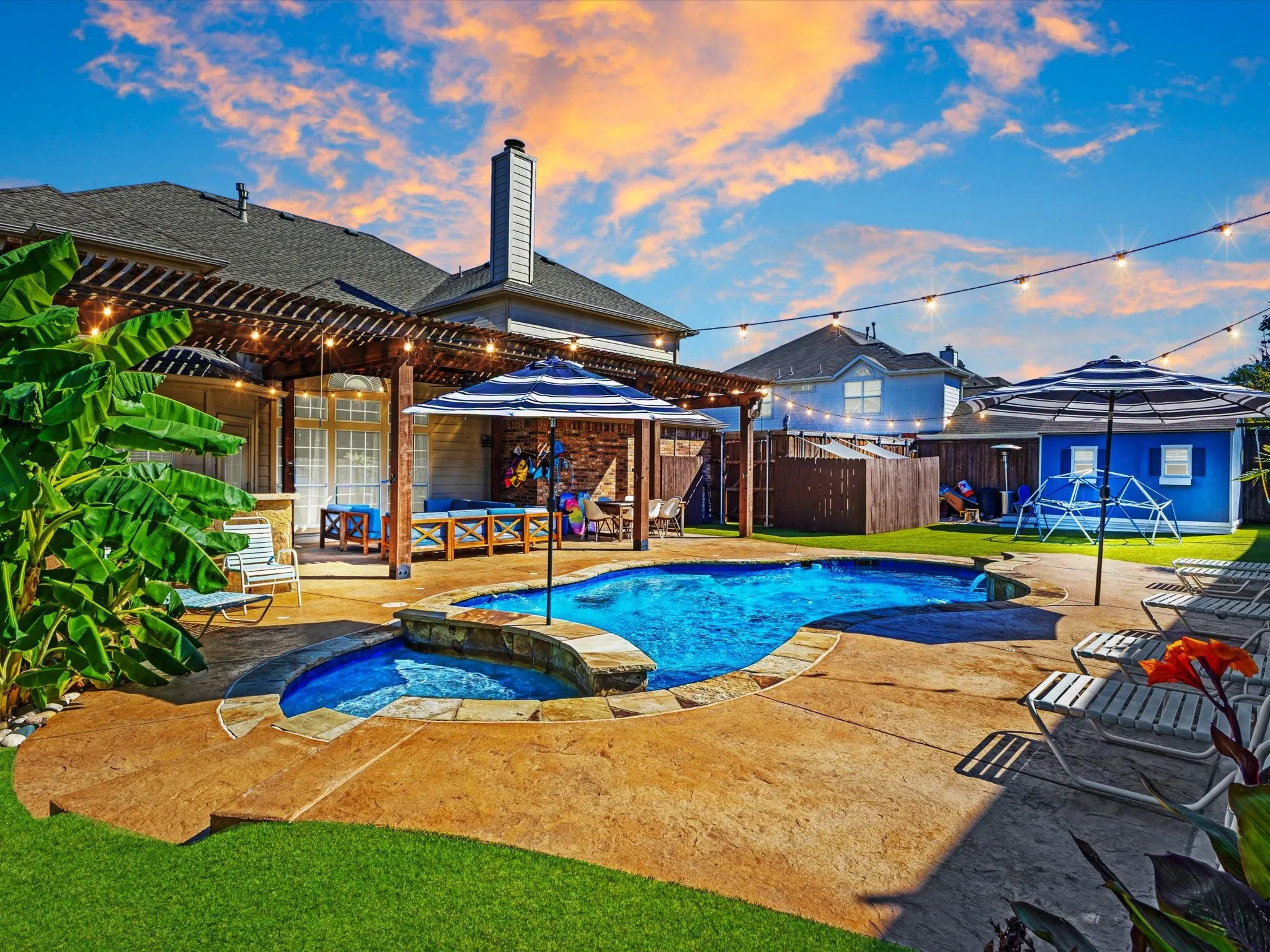 Single Family Residence For Sale in Collin County , 809 Stanford Drive, Murphy, Texas 75094, 5 Bedroom, 4 Bathroom, 2 Garage spaces, 3,801 Sqft, built in 2001, mls#21409112, Real Estate Agent in Murphy, Homes For Sale in Collin county, Homes For Sale in Murphy, Realtor in Murphy Texas, Real Estate Brokerage Independent Realty Texas, Luminita Cordes Realtor
