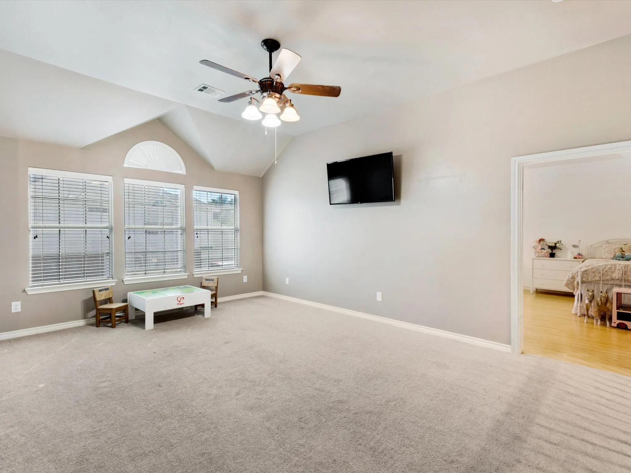 Single Family Residence For Sale in Collin County , 809 Stanford Drive, Murphy, Texas 75094, 5 Bedroom, 4 Bathroom, 2 Garage spaces, 3,801 Sqft, built in 2001, mls#21409112, Real Estate Agent in Murphy, Homes For Sale in Collin county, Homes For Sale in Murphy, Realtor in Murphy Texas, Real Estate Brokerage Independent Realty Texas, Luminita Cordes Realtor