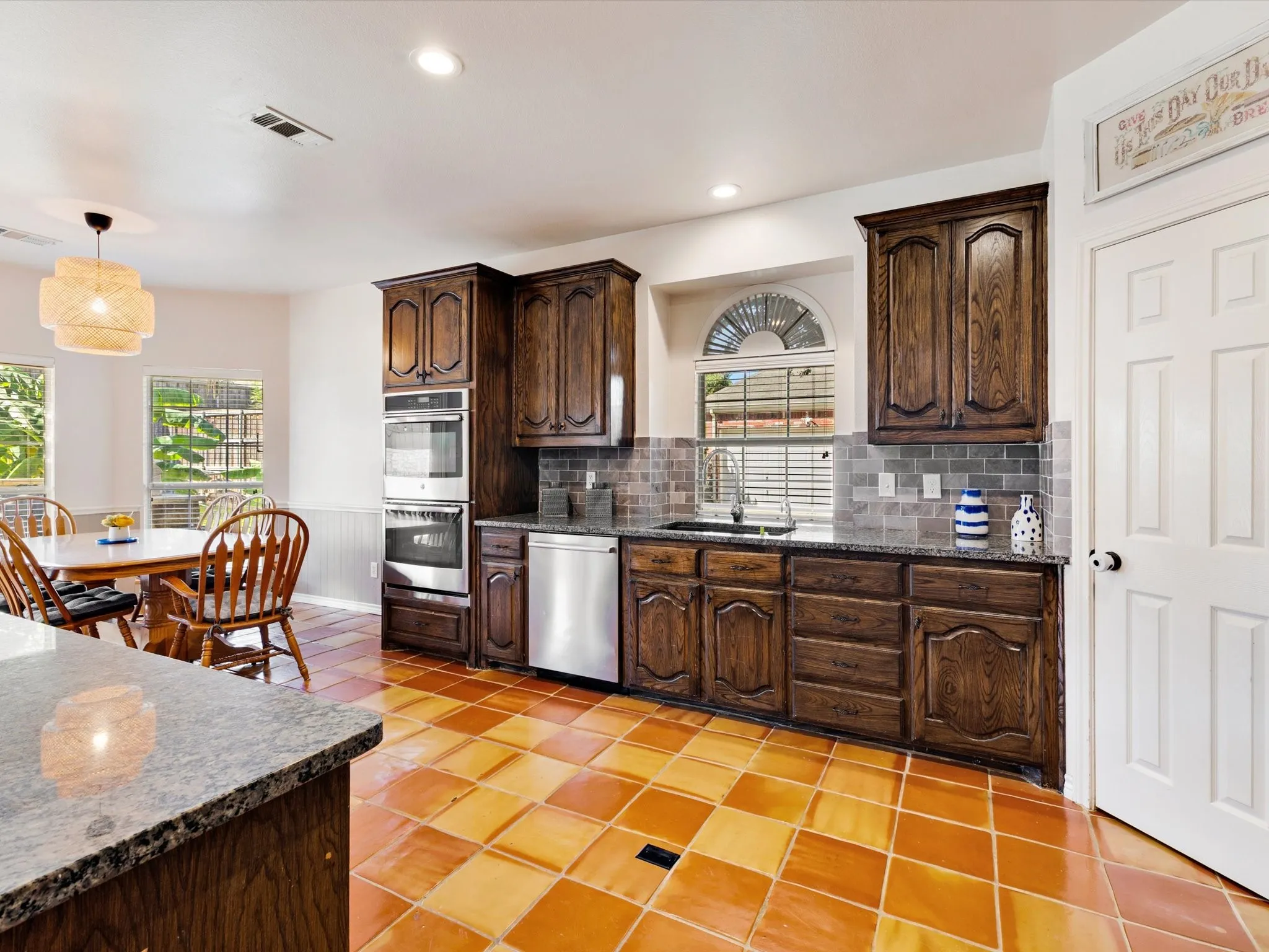 Single Family Residence For Sale in Collin County , 809 Stanford Drive, Murphy, Texas 75094, 5 Bedroom, 4 Bathroom, 2 Garage spaces, 3,801 Sqft, built in 2001, mls#21409112, Real Estate Agent in Murphy, Homes For Sale in Collin county, Homes For Sale in Murphy, Realtor in Murphy Texas, Real Estate Brokerage Independent Realty Texas, Luminita Cordes Realtor