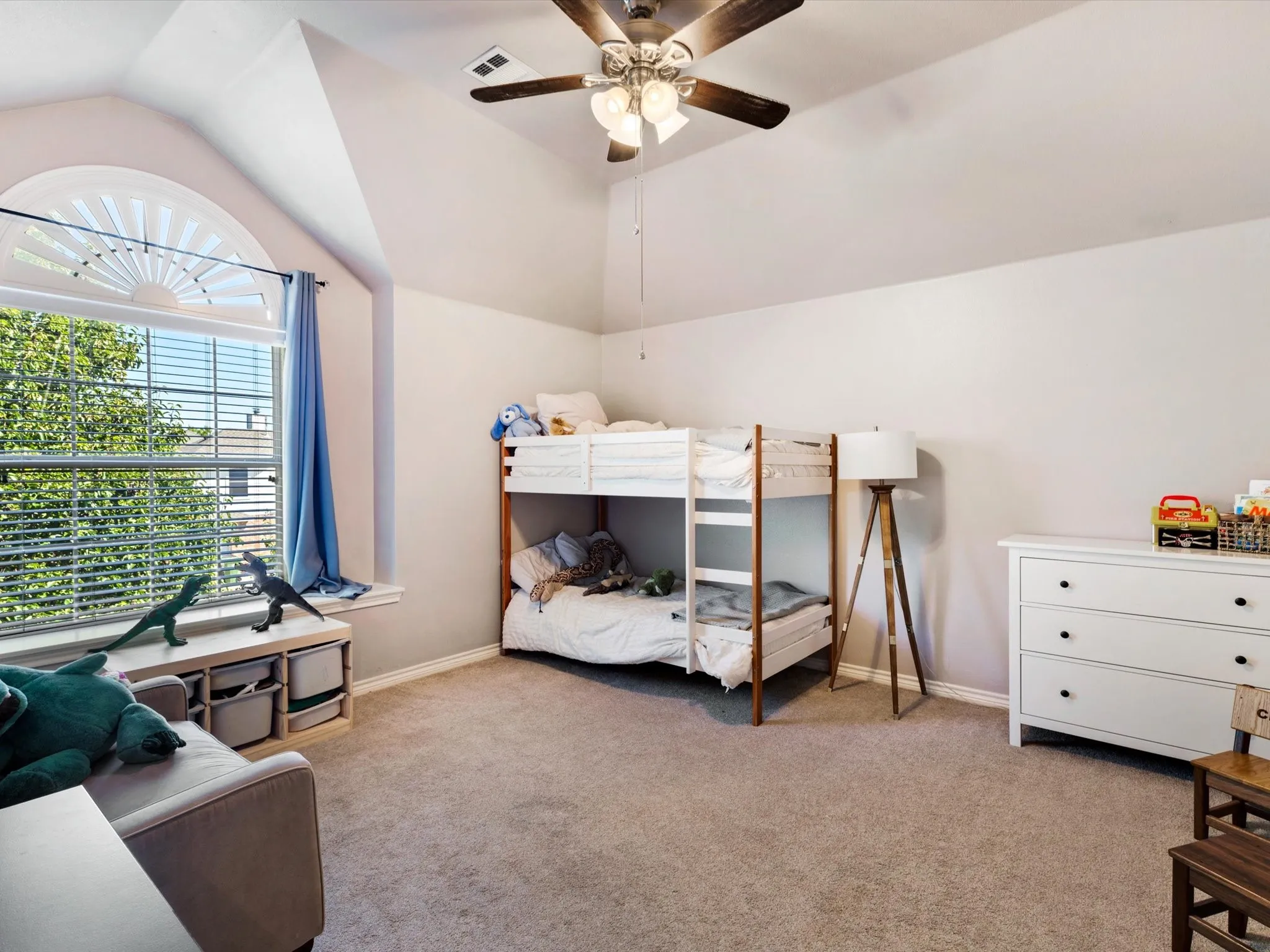 Single Family Residence For Sale in Collin County , 809 Stanford Drive, Murphy, Texas 75094, 5 Bedroom, 4 Bathroom, 2 Garage spaces, 3,801 Sqft, built in 2001, mls#21409112, Real Estate Agent in Murphy, Homes For Sale in Collin county, Homes For Sale in Murphy, Realtor in Murphy Texas, Real Estate Brokerage Independent Realty Texas, Luminita Cordes Realtor