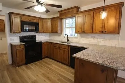 Single Family Residence For Rent in Van Zandt County , 111 W Wolfe Street, Grand Saline, Texas 75140, 3 Bedroom, 2 Bathroom, Garage spaces, 1,417 Sqft, built in 1951, mls#21408447, Real Estate Agent in Grand Saline, Homes For Rent in Van Zandt county, Homes For Rent in Grand Saline, Realtor in Grand Saline Texas, Real Estate Brokerage Independent Realty Texas, Luminita Cordes Realtor