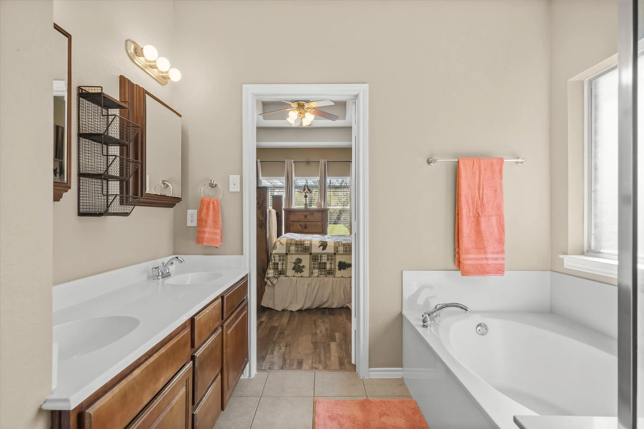 Single Family Residence For Sale in Van Zandt County , 4421 Etheridge Circle, Canton, Texas 75103, 3 Bedroom, 3 Bathroom, 2 Garage spaces, 2,325 Sqft, built in 2005, mls#21409149, Real Estate Agent in Canton, Homes For Sale in Van Zandt county, Homes For Sale in Canton, Realtor in Canton Texas, Real Estate Brokerage Independent Realty Texas, Luminita Cordes Realtor