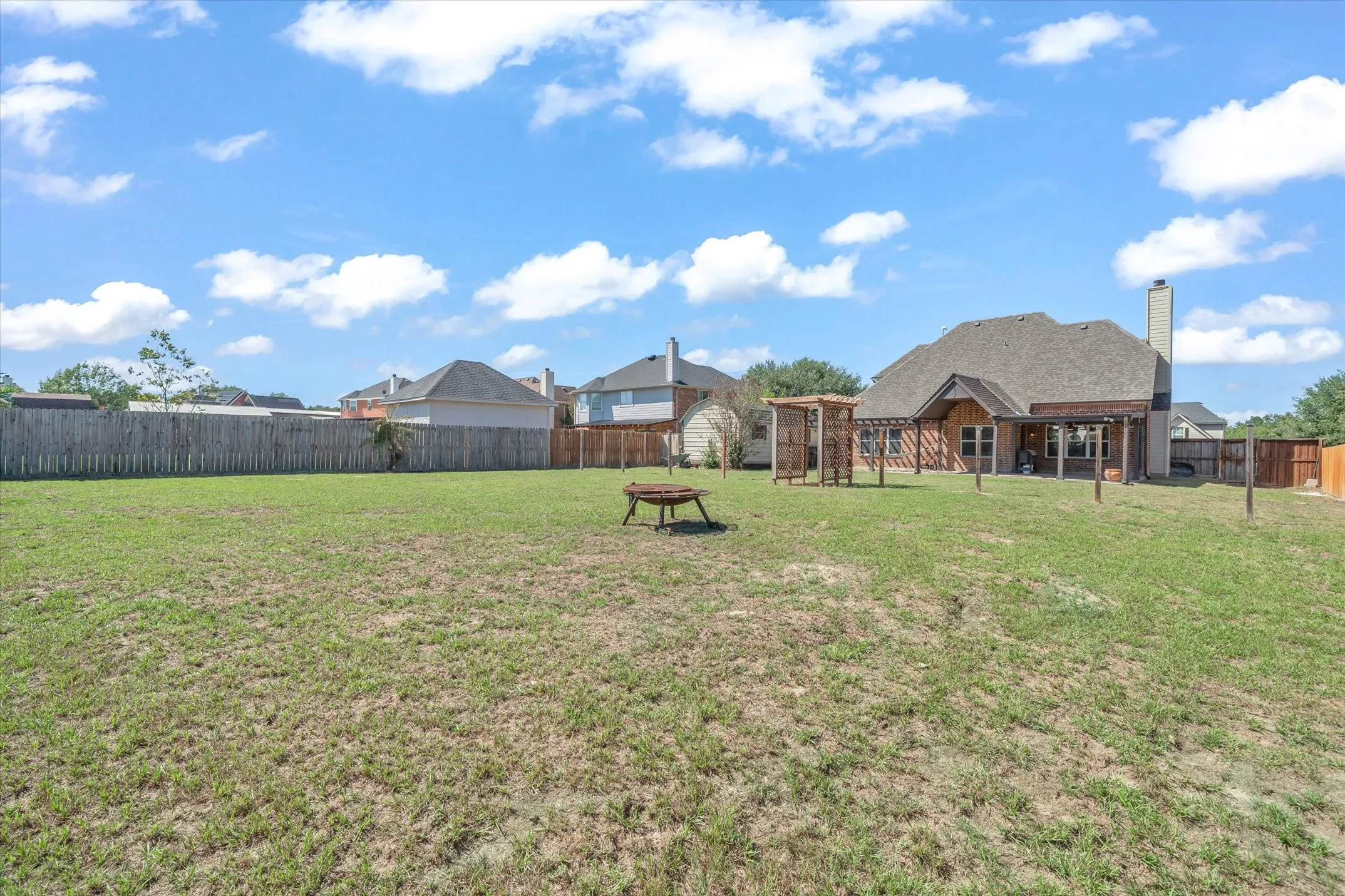 Single Family Residence For Sale in Van Zandt County , 4421 Etheridge Circle, Canton, Texas 75103, 3 Bedroom, 3 Bathroom, 2 Garage spaces, 2,325 Sqft, built in 2005, mls#21409149, Real Estate Agent in Canton, Homes For Sale in Van Zandt county, Homes For Sale in Canton, Realtor in Canton Texas, Real Estate Brokerage Independent Realty Texas, Luminita Cordes Realtor