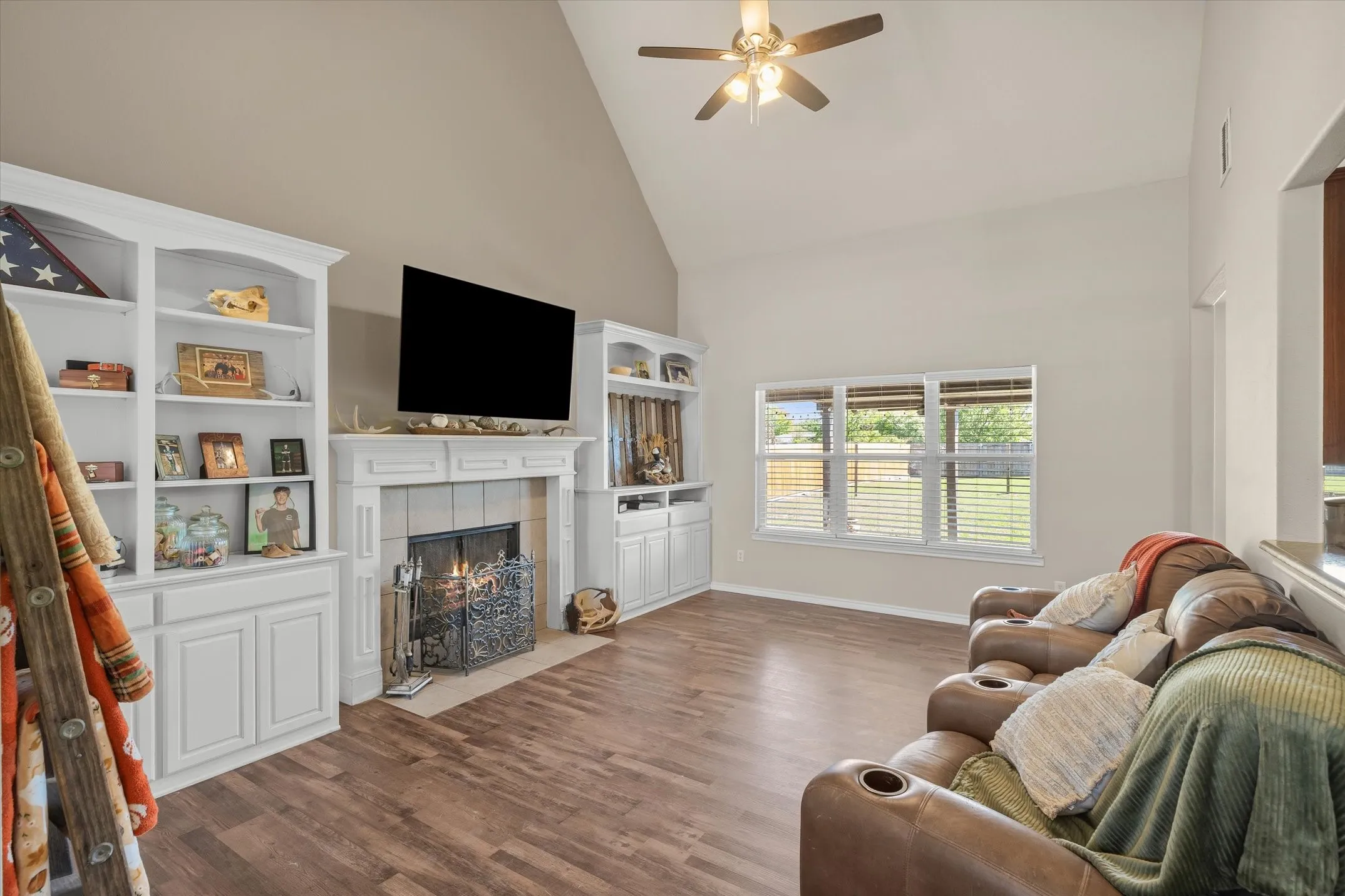 Single Family Residence For Sale in Van Zandt County , 4421 Etheridge Circle, Canton, Texas 75103, 3 Bedroom, 3 Bathroom, 2 Garage spaces, 2,325 Sqft, built in 2005, mls#21409149, Real Estate Agent in Canton, Homes For Sale in Van Zandt county, Homes For Sale in Canton, Realtor in Canton Texas, Real Estate Brokerage Independent Realty Texas, Luminita Cordes Realtor