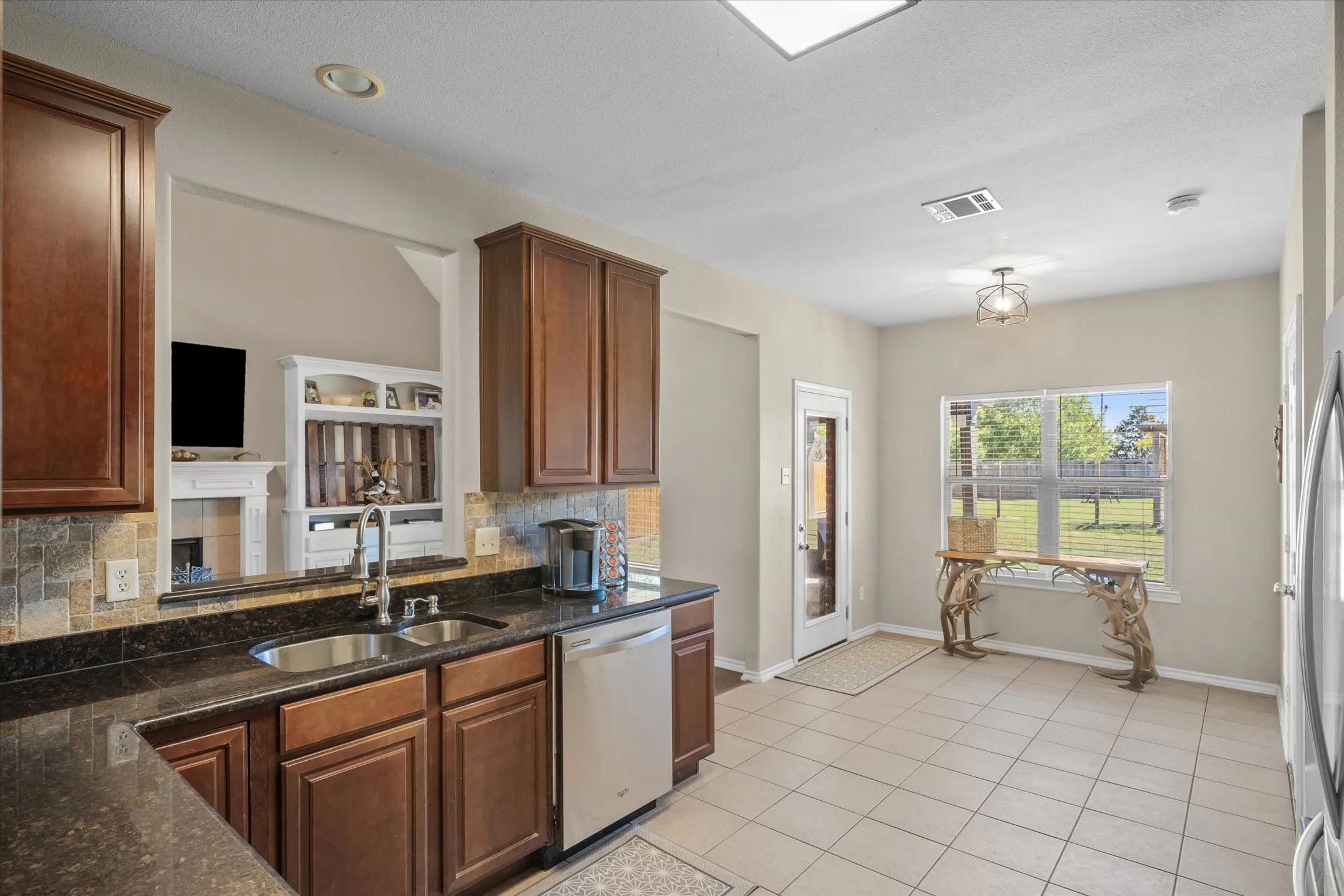 Single Family Residence For Sale in Van Zandt County , 4421 Etheridge Circle, Canton, Texas 75103, 3 Bedroom, 3 Bathroom, 2 Garage spaces, 2,325 Sqft, built in 2005, mls#21409149, Real Estate Agent in Canton, Homes For Sale in Van Zandt county, Homes For Sale in Canton, Realtor in Canton Texas, Real Estate Brokerage Independent Realty Texas, Luminita Cordes Realtor