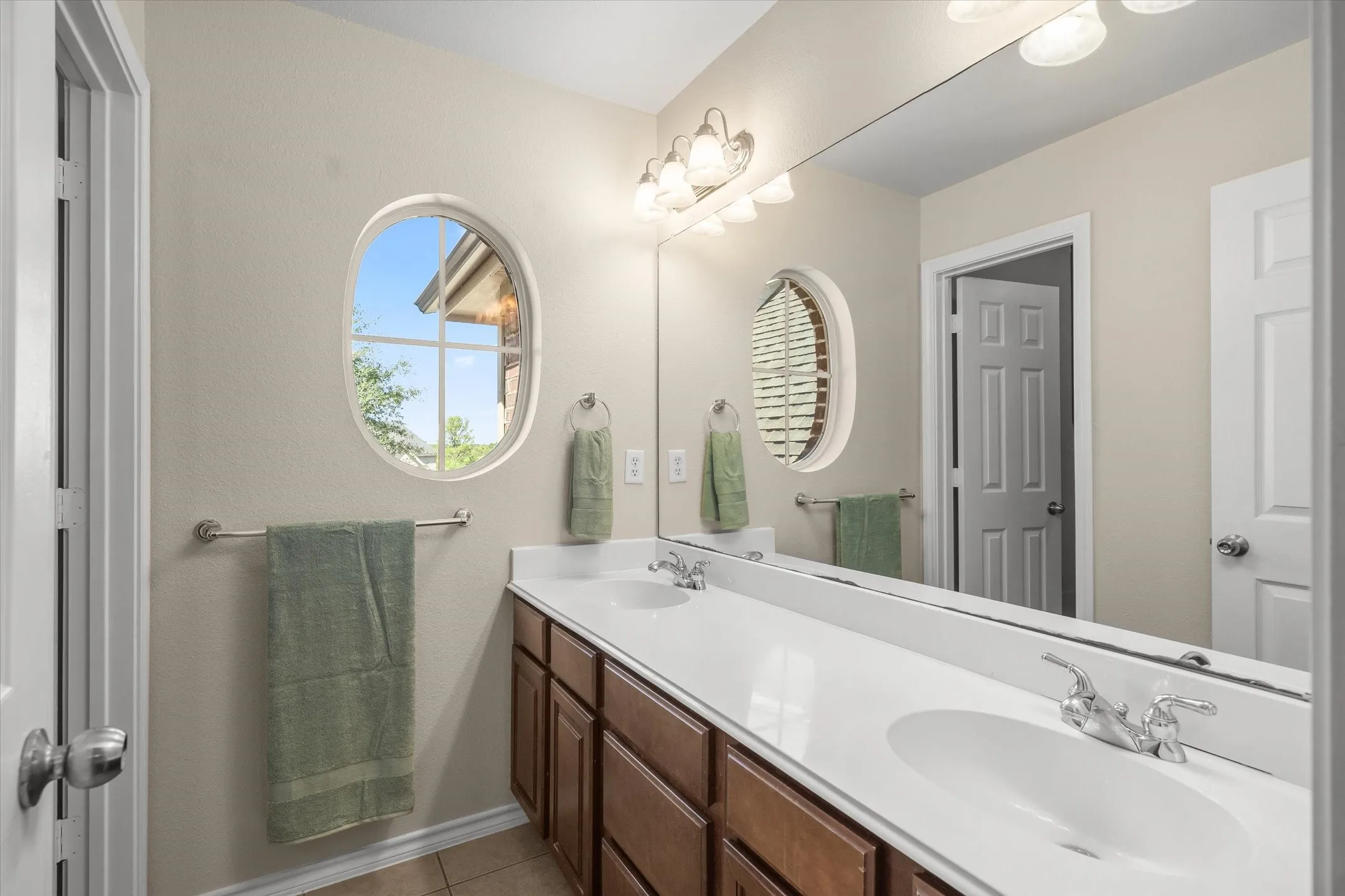 Single Family Residence For Sale in Van Zandt County , 4421 Etheridge Circle, Canton, Texas 75103, 3 Bedroom, 3 Bathroom, 2 Garage spaces, 2,325 Sqft, built in 2005, mls#21409149, Real Estate Agent in Canton, Homes For Sale in Van Zandt county, Homes For Sale in Canton, Realtor in Canton Texas, Real Estate Brokerage Independent Realty Texas, Luminita Cordes Realtor