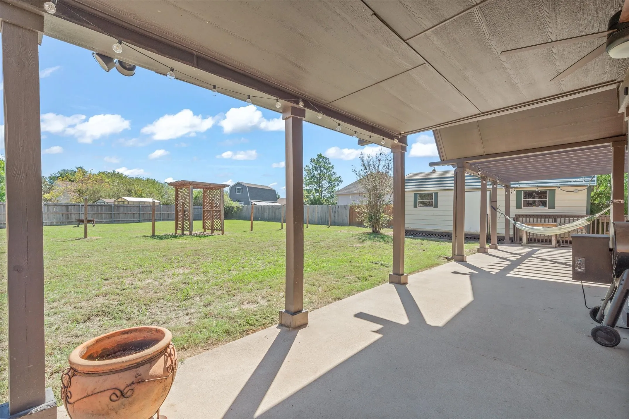 Single Family Residence For Sale in Van Zandt County , 4421 Etheridge Circle, Canton, Texas 75103, 3 Bedroom, 3 Bathroom, 2 Garage spaces, 2,325 Sqft, built in 2005, mls#21409149, Real Estate Agent in Canton, Homes For Sale in Van Zandt county, Homes For Sale in Canton, Realtor in Canton Texas, Real Estate Brokerage Independent Realty Texas, Luminita Cordes Realtor