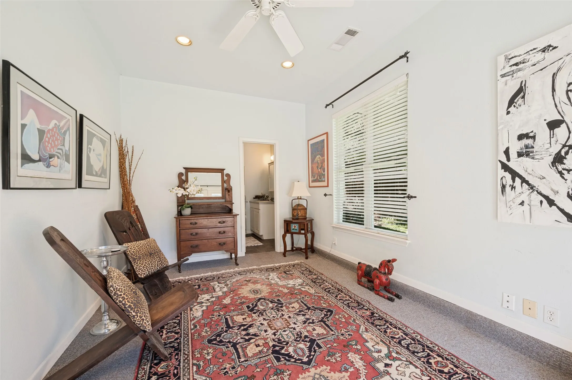 Pool house with attached full bath. Recessed lighting, ceiling fan. Good for a seperate office.