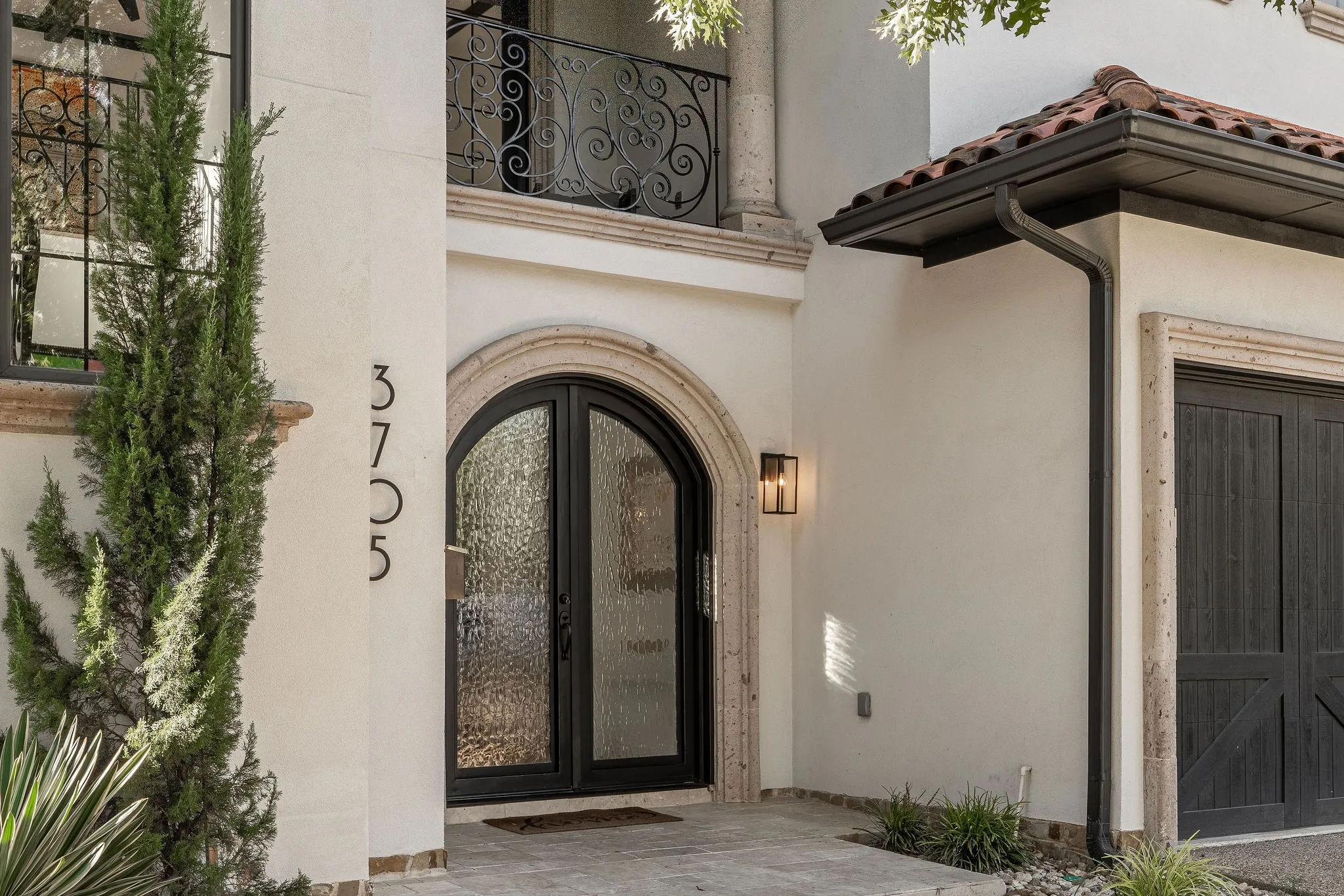 Single Family Residence For Rent in Tarrant County , 3705 W 5th Street, Fort Worth, Texas 76107, 5 Bedroom, 5 Bathroom, 2 Garage spaces, 4,670 Sqft, built in 2008, mls#21409347, Real Estate Agent in Fort Worth, Homes For Rent in Tarrant county, Homes For Rent in Fort Worth, Realtor in Fort Worth Texas, Real Estate Brokerage Independent Realty Texas, Luminita Cordes Realtor
