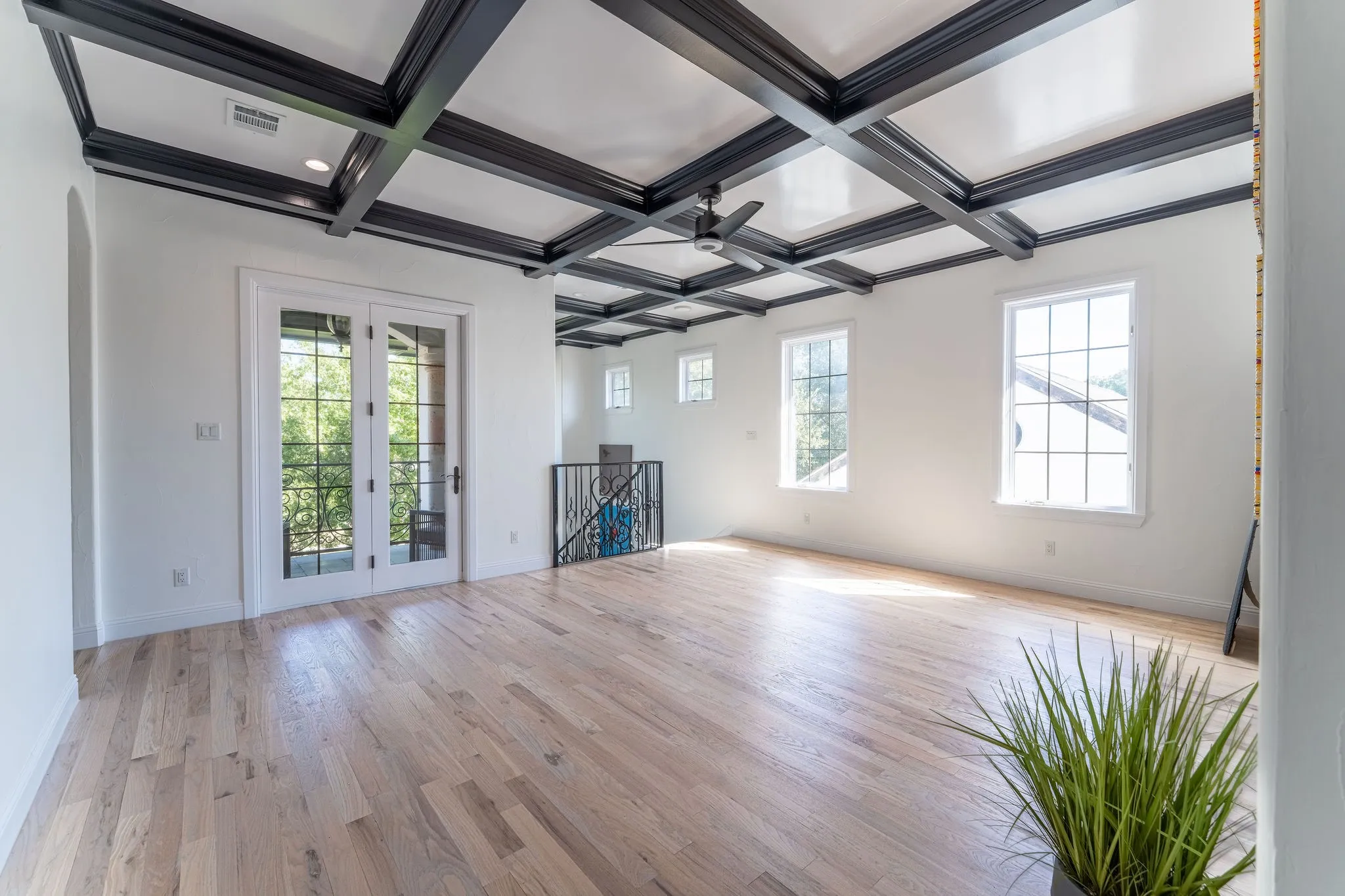 Single Family Residence For Rent in Tarrant County , 3705 W 5th Street, Fort Worth, Texas 76107, 5 Bedroom, 5 Bathroom, 2 Garage spaces, 4,670 Sqft, built in 2008, mls#21409347, Real Estate Agent in Fort Worth, Homes For Rent in Tarrant county, Homes For Rent in Fort Worth, Realtor in Fort Worth Texas, Real Estate Brokerage Independent Realty Texas, Luminita Cordes Realtor