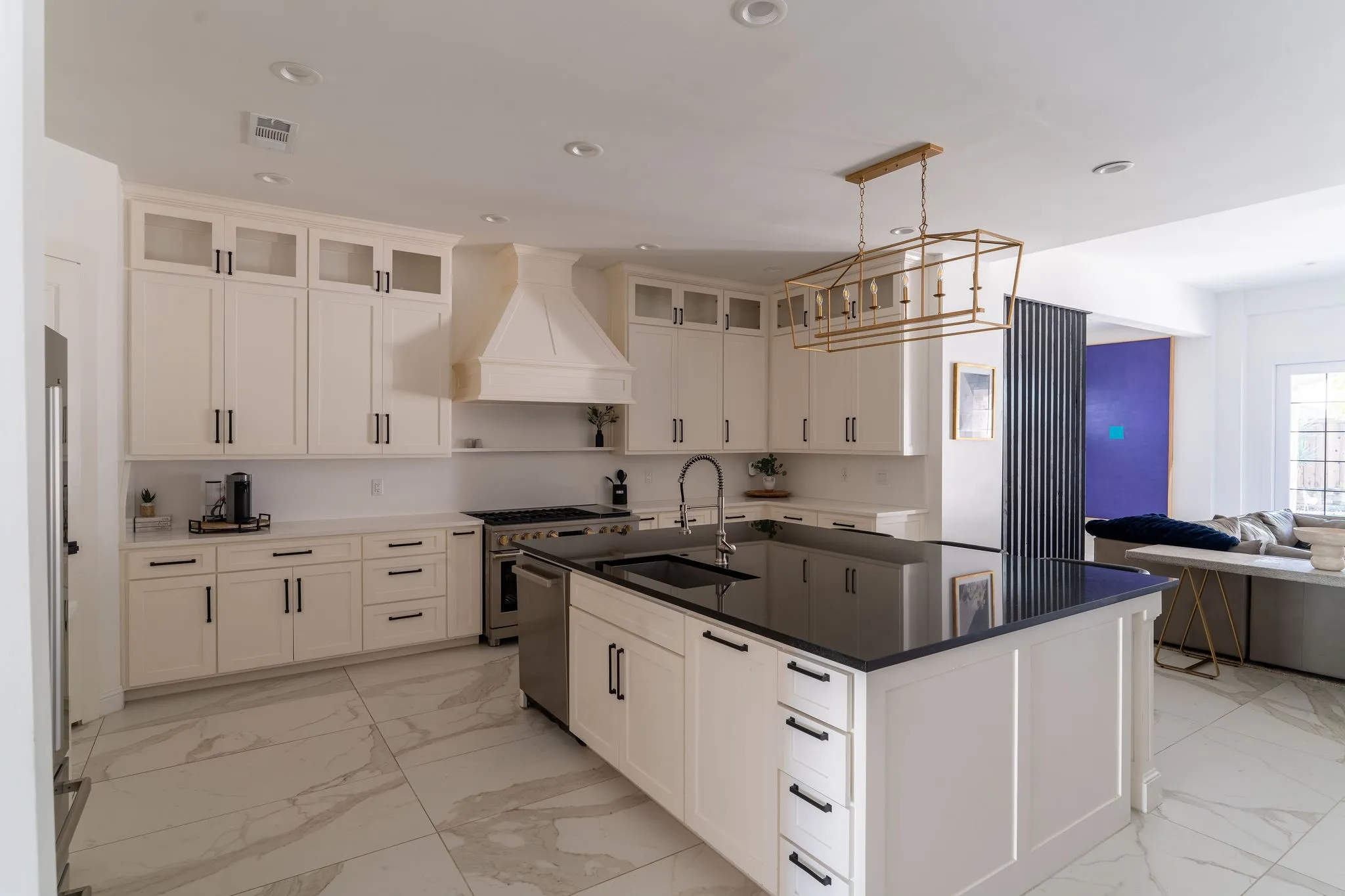 Single Family Residence For Rent in Tarrant County , 3705 W 5th Street, Fort Worth, Texas 76107, 5 Bedroom, 5 Bathroom, 2 Garage spaces, 4,670 Sqft, built in 2008, mls#21409347, Real Estate Agent in Fort Worth, Homes For Rent in Tarrant county, Homes For Rent in Fort Worth, Realtor in Fort Worth Texas, Real Estate Brokerage Independent Realty Texas, Luminita Cordes Realtor