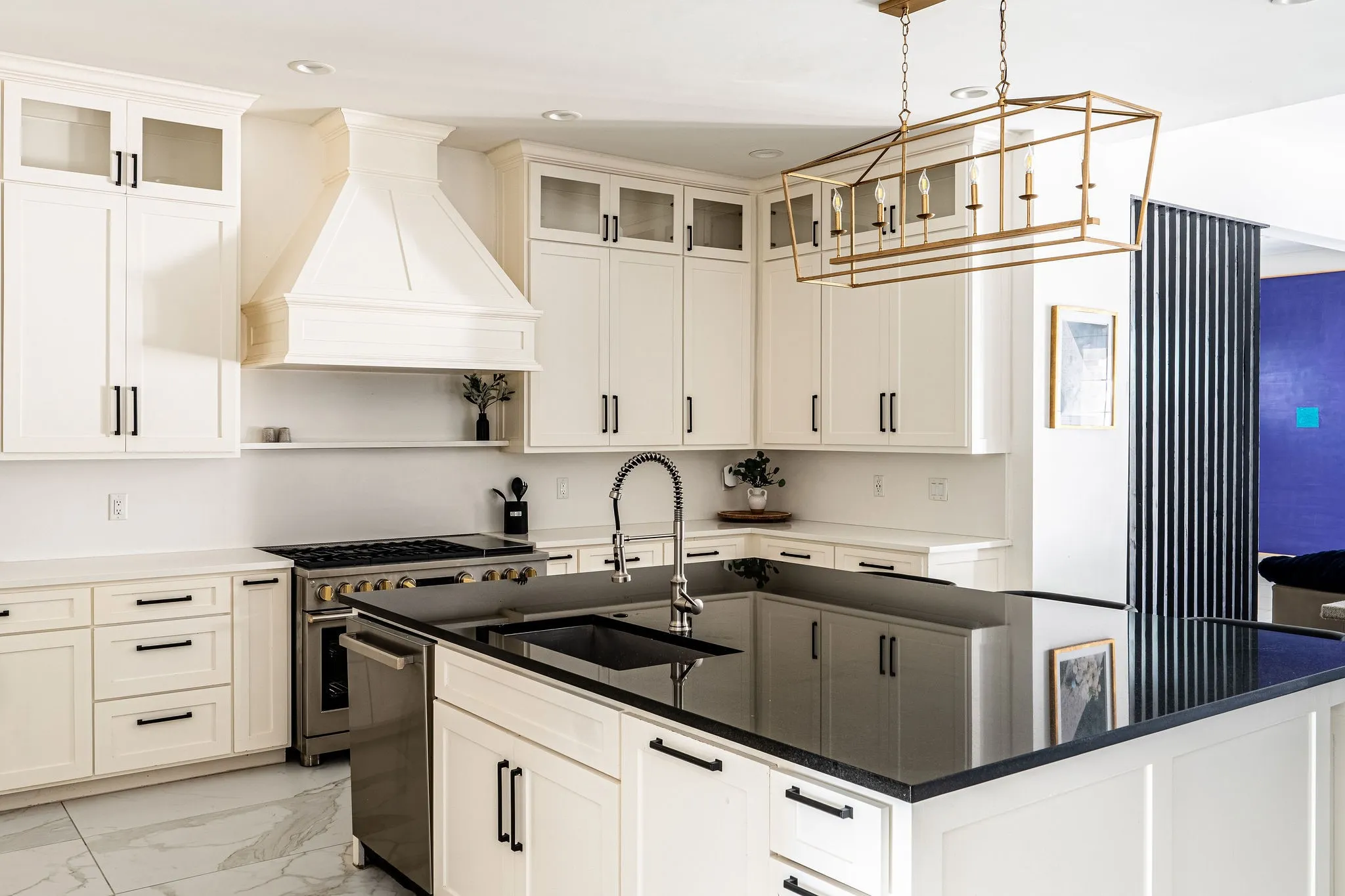 Single Family Residence For Rent in Tarrant County , 3705 W 5th Street, Fort Worth, Texas 76107, 5 Bedroom, 5 Bathroom, 2 Garage spaces, 4,670 Sqft, built in 2008, mls#21409347, Real Estate Agent in Fort Worth, Homes For Rent in Tarrant county, Homes For Rent in Fort Worth, Realtor in Fort Worth Texas, Real Estate Brokerage Independent Realty Texas, Luminita Cordes Realtor