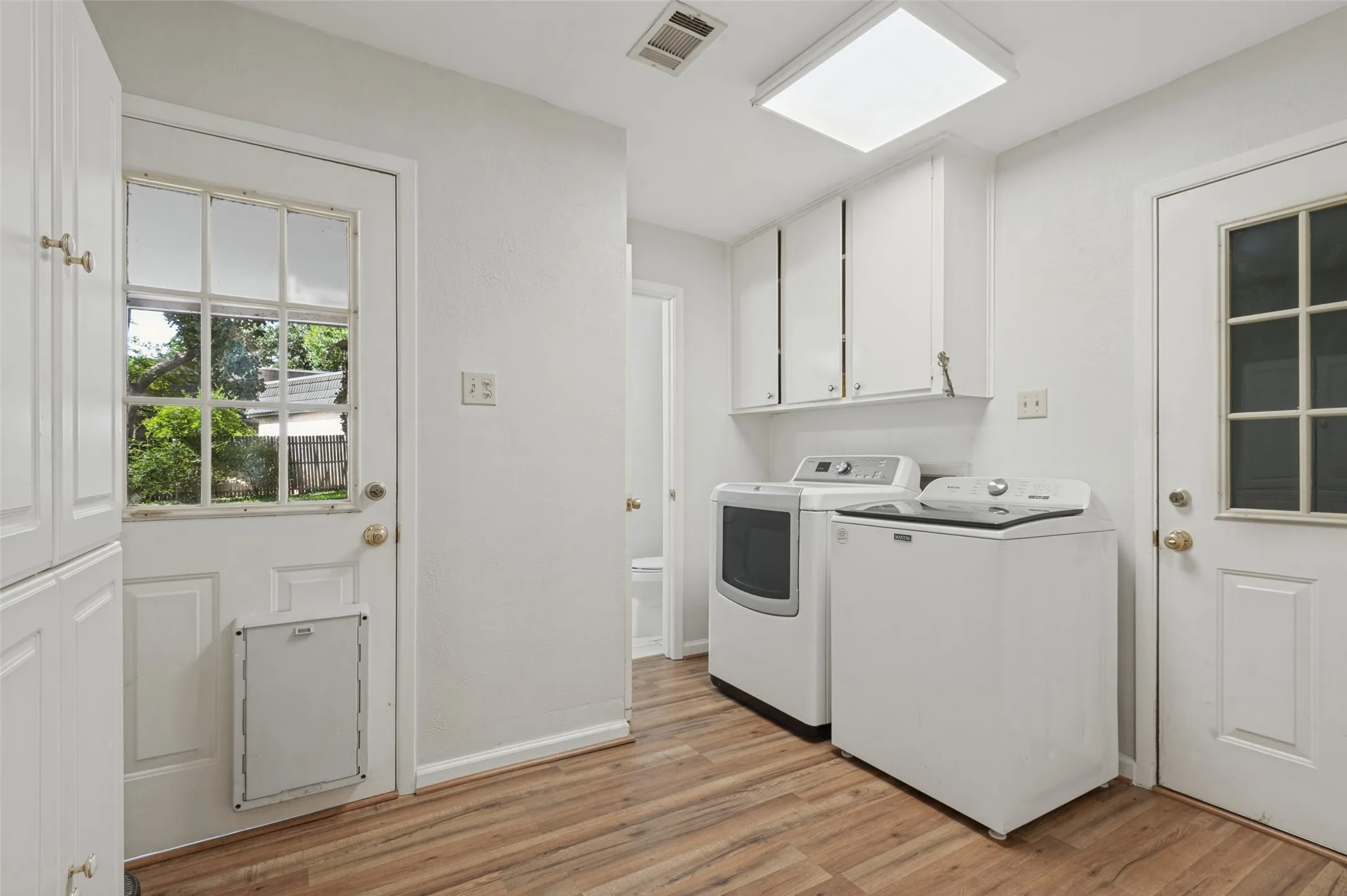 Single Family Residence For Sale in Dallas County , 3005 Coronado Street, Irving, Texas 75062, 4 Bedroom, 3 Bathroom, 2 Garage spaces, 2,228 Sqft, built in 1965, mls#21405031, Real Estate Agent in Irving, Homes For Sale in Dallas county, Homes For Sale in Irving, Realtor in Irving Texas, Real Estate Brokerage Independent Realty Texas, Luminita Cordes Realtor