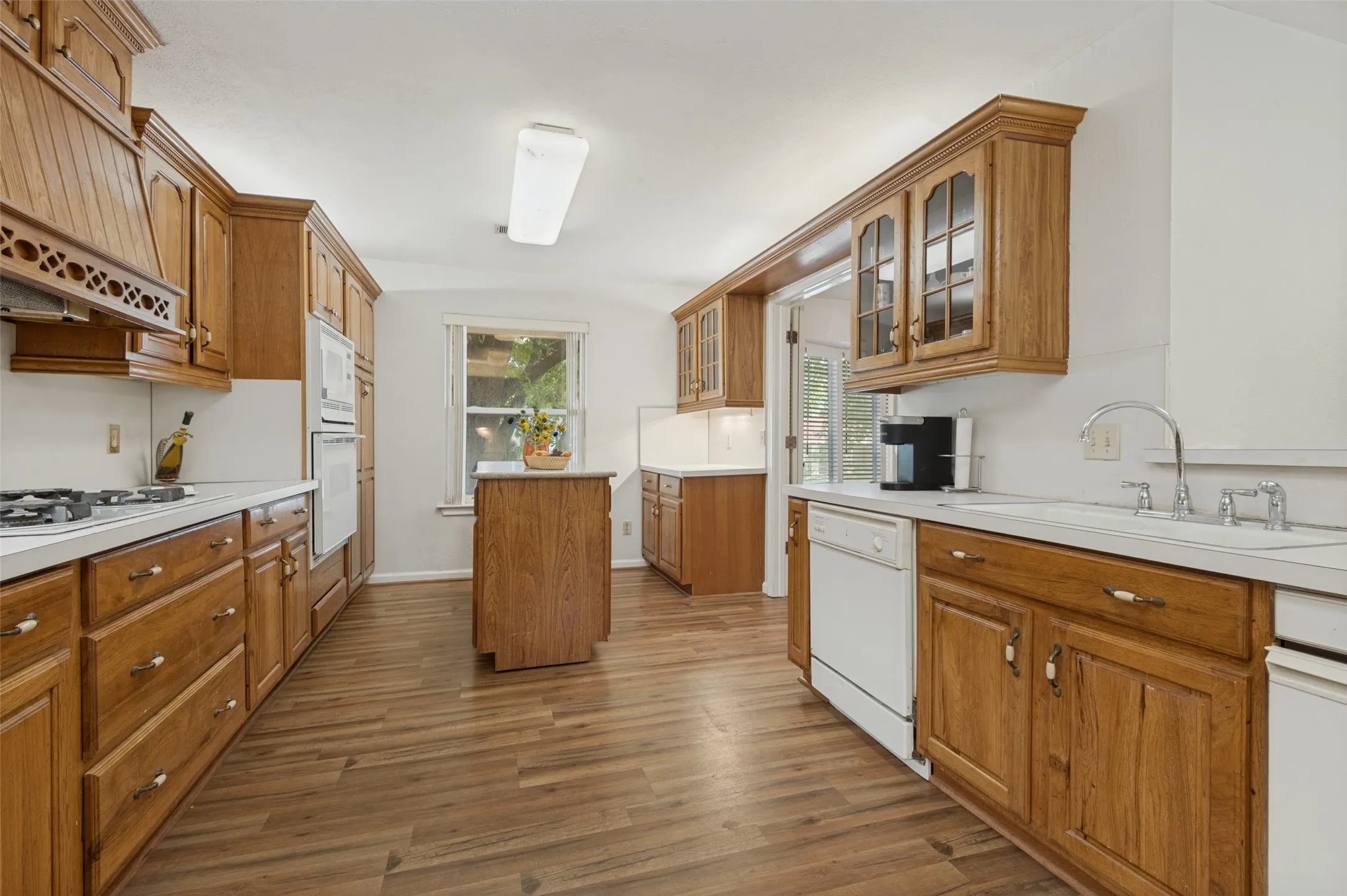 Single Family Residence For Sale in Dallas County , 3005 Coronado Street, Irving, Texas 75062, 4 Bedroom, 3 Bathroom, 2 Garage spaces, 2,228 Sqft, built in 1965, mls#21405031, Real Estate Agent in Irving, Homes For Sale in Dallas county, Homes For Sale in Irving, Realtor in Irving Texas, Real Estate Brokerage Independent Realty Texas, Luminita Cordes Realtor