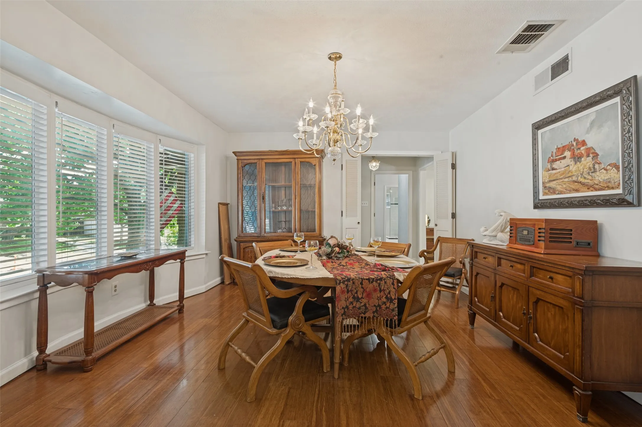 Single Family Residence For Sale in Dallas County , 3005 Coronado Street, Irving, Texas 75062, 4 Bedroom, 3 Bathroom, 2 Garage spaces, 2,228 Sqft, built in 1965, mls#21405031, Real Estate Agent in Irving, Homes For Sale in Dallas county, Homes For Sale in Irving, Realtor in Irving Texas, Real Estate Brokerage Independent Realty Texas, Luminita Cordes Realtor