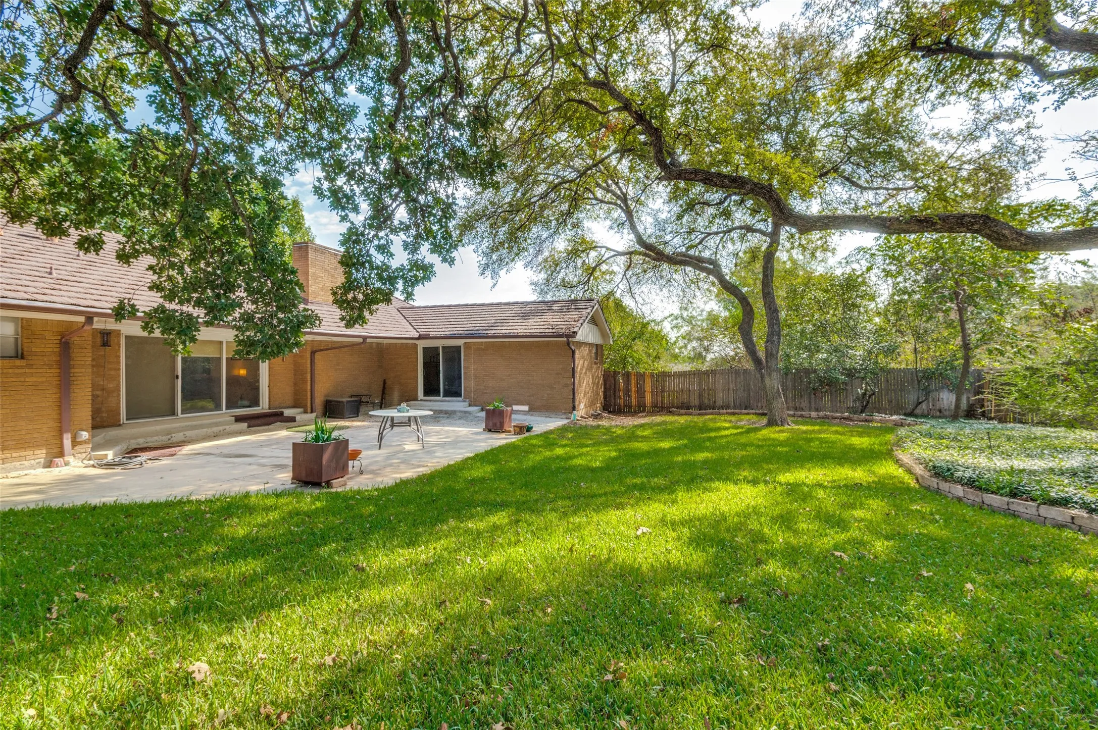 Single Family Residence For Sale in Dallas County , 3005 Coronado Street, Irving, Texas 75062, 4 Bedroom, 3 Bathroom, 2 Garage spaces, 2,228 Sqft, built in 1965, mls#21405031, Real Estate Agent in Irving, Homes For Sale in Dallas county, Homes For Sale in Irving, Realtor in Irving Texas, Real Estate Brokerage Independent Realty Texas, Luminita Cordes Realtor
