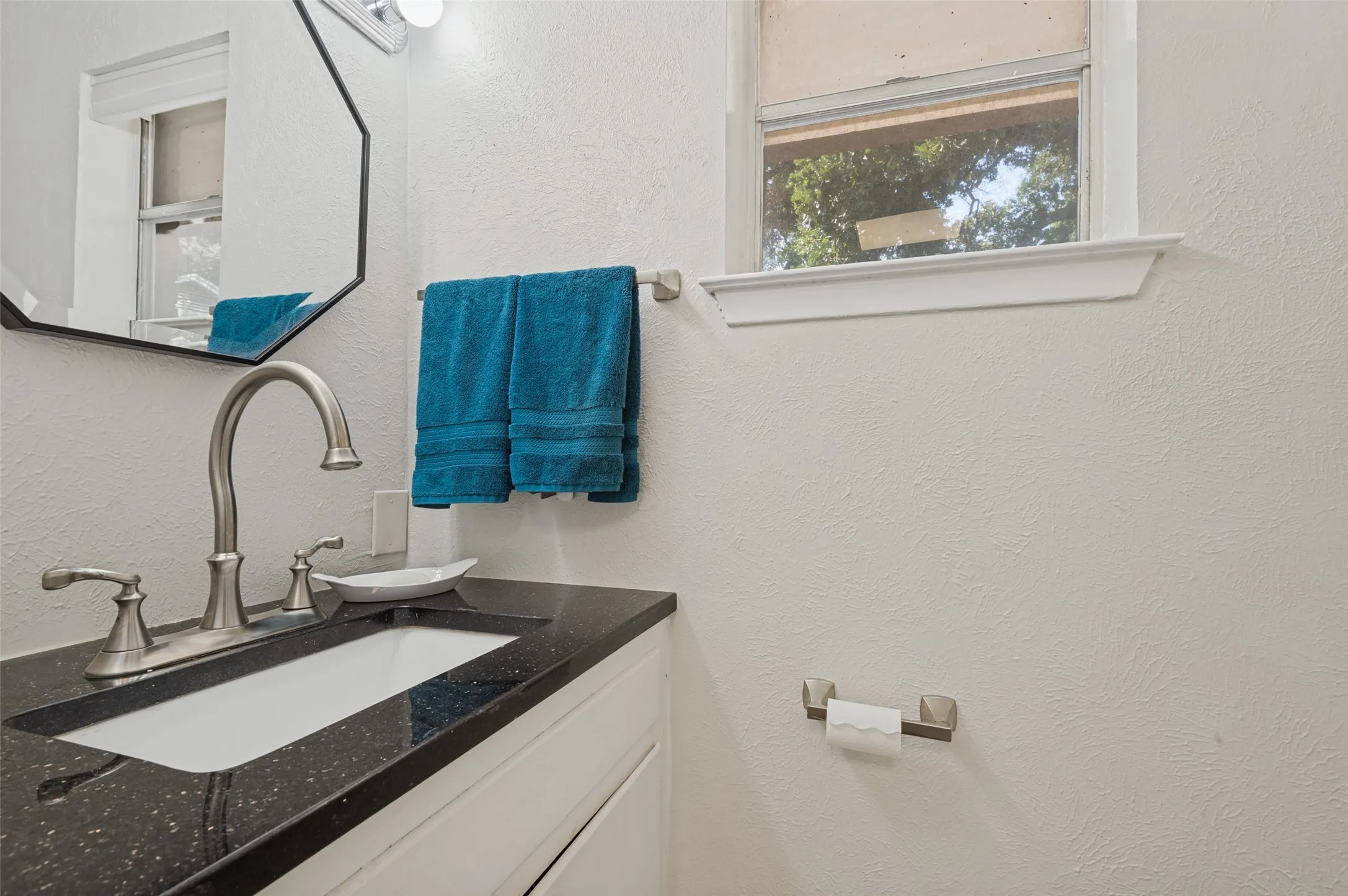 Single Family Residence For Sale in Dallas County , 3005 Coronado Street, Irving, Texas 75062, 4 Bedroom, 3 Bathroom, 2 Garage spaces, 2,228 Sqft, built in 1965, mls#21405031, Real Estate Agent in Irving, Homes For Sale in Dallas county, Homes For Sale in Irving, Realtor in Irving Texas, Real Estate Brokerage Independent Realty Texas, Luminita Cordes Realtor