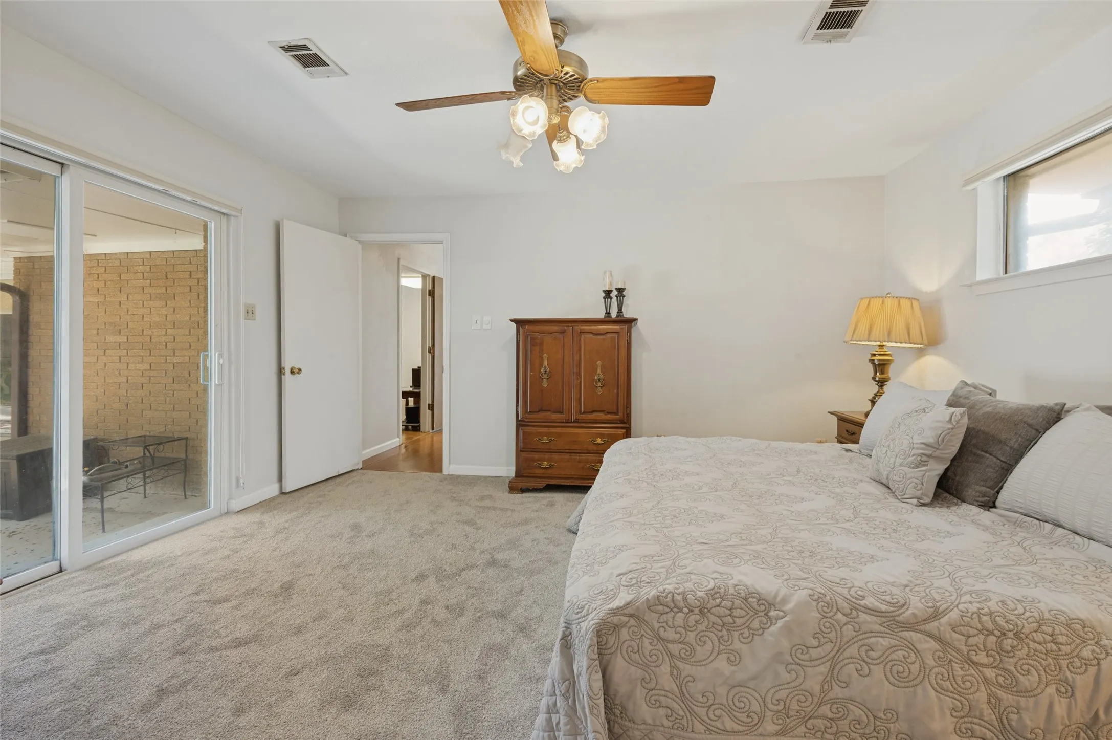 Single Family Residence For Sale in Dallas County , 3005 Coronado Street, Irving, Texas 75062, 4 Bedroom, 3 Bathroom, 2 Garage spaces, 2,228 Sqft, built in 1965, mls#21405031, Real Estate Agent in Irving, Homes For Sale in Dallas county, Homes For Sale in Irving, Realtor in Irving Texas, Real Estate Brokerage Independent Realty Texas, Luminita Cordes Realtor