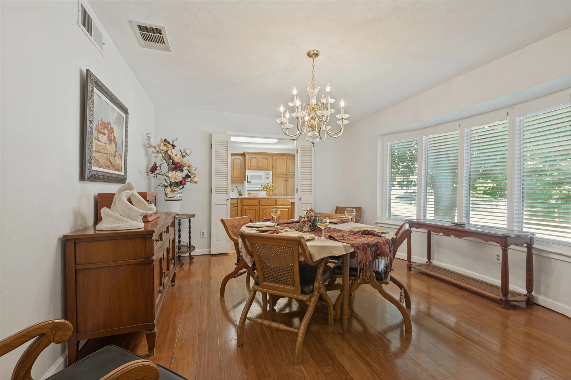 Single Family Residence For Sale in Dallas County , 3005 Coronado Street, Irving, Texas 75062, 4 Bedroom, 3 Bathroom, 2 Garage spaces, 2,228 Sqft, built in 1965, mls#21405031, Real Estate Agent in Irving, Homes For Sale in Dallas county, Homes For Sale in Irving, Realtor in Irving Texas, Real Estate Brokerage Independent Realty Texas, Luminita Cordes Realtor