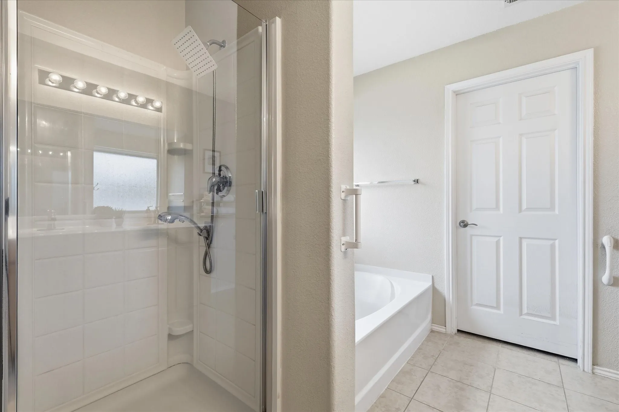 Single Family Residence For Rent in Denton County , 3909 Cliffside Drive, Denton, Texas 76208, 3 Bedroom, 2 Bathroom, 2 Garage spaces, 1,847 Sqft, built in 2008, mls#21408260, Real Estate Agent in Denton, Homes For Rent in Denton county, Homes For Rent in Denton, Realtor in Denton Texas, Real Estate Brokerage Independent Realty Texas, Luminita Cordes Realtor