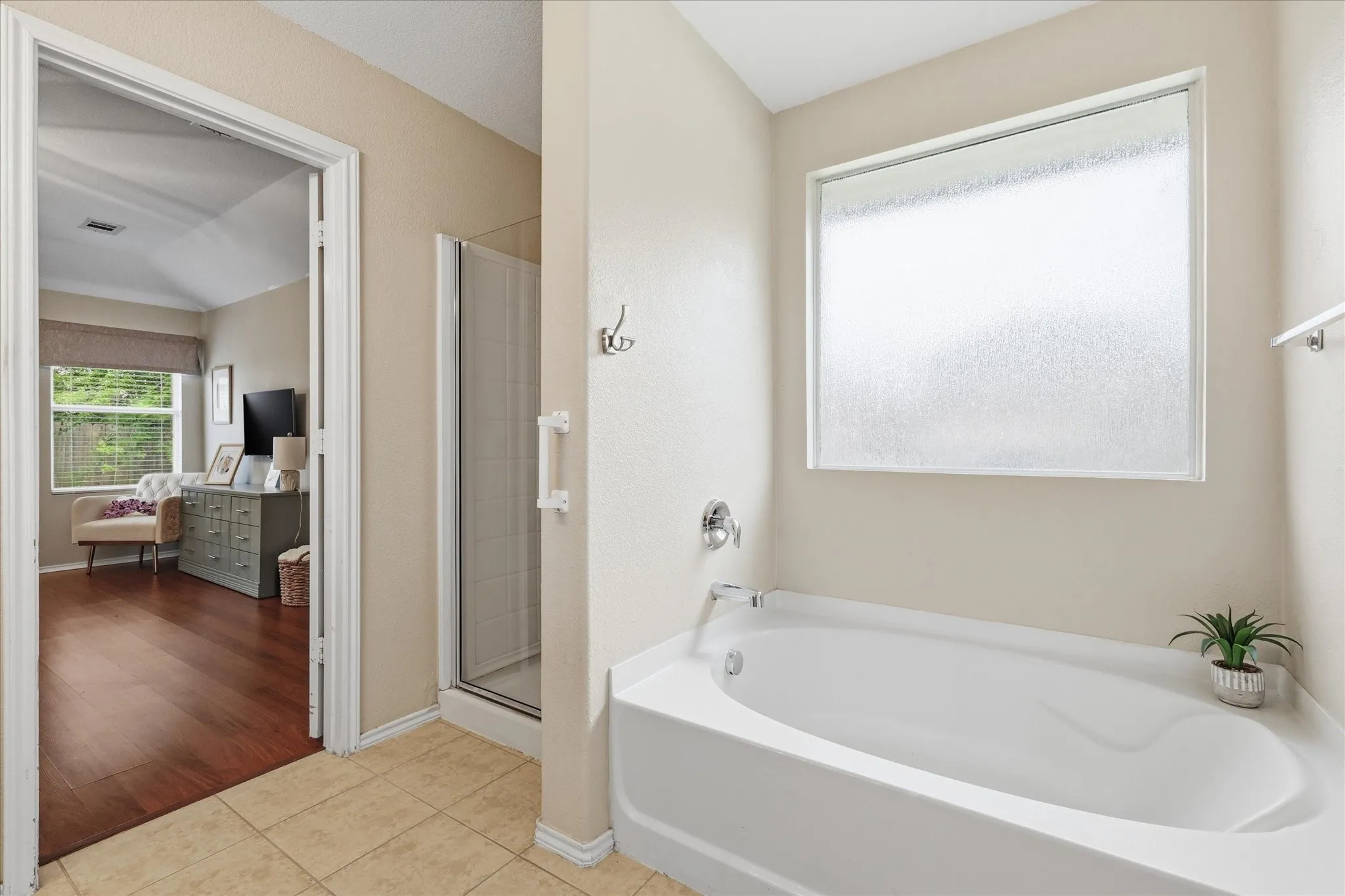 Single Family Residence For Rent in Denton County , 3909 Cliffside Drive, Denton, Texas 76208, 3 Bedroom, 2 Bathroom, 2 Garage spaces, 1,847 Sqft, built in 2008, mls#21408260, Real Estate Agent in Denton, Homes For Rent in Denton county, Homes For Rent in Denton, Realtor in Denton Texas, Real Estate Brokerage Independent Realty Texas, Luminita Cordes Realtor