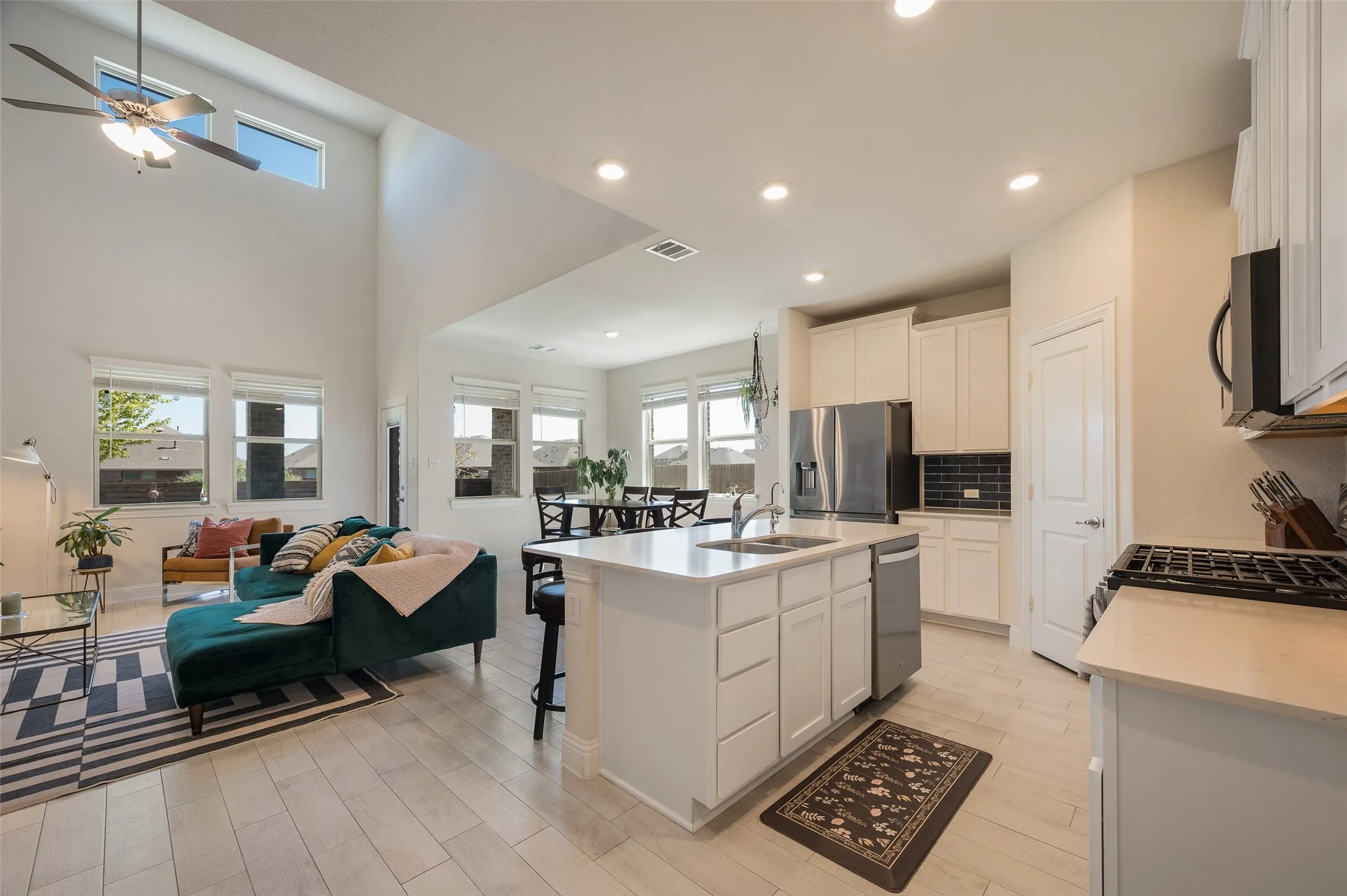 Single Family Residence For Sale in Denton County , 3216 Quartz Road, Aubrey, Texas 76227, 4 Bedroom, 3 Bathroom, 2 Garage spaces, 2,188 Sqft, built in 2021, mls#21407556, Real Estate Agent in Aubrey, Homes For Sale in Denton county, Homes For Sale in Aubrey, Realtor in Aubrey Texas, Real Estate Brokerage Independent Realty Texas, Luminita Cordes Realtor