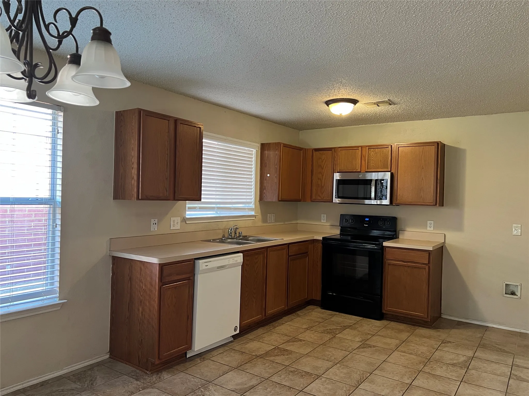 Single Family Residence For Rent in Denton County , 1547 Thornhill Lane, Little Elm, Texas 75068, 3 Bedroom, 2 Bathroom, 2 Garage spaces, 1,426 Sqft, built in 2002, mls#21409315, Real Estate Agent in Little Elm, Homes For Rent in Denton county, Homes For Rent in Little Elm, Realtor in Little Elm Texas, Real Estate Brokerage Independent Realty Texas, Luminita Cordes Realtor
