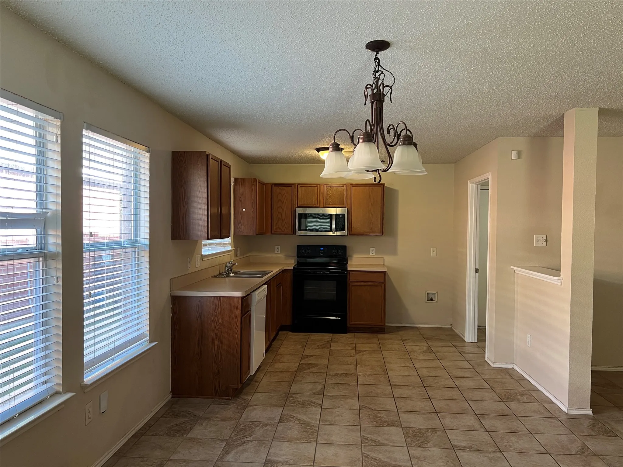 Single Family Residence For Rent in Denton County , 1547 Thornhill Lane, Little Elm, Texas 75068, 3 Bedroom, 2 Bathroom, 2 Garage spaces, 1,426 Sqft, built in 2002, mls#21409315, Real Estate Agent in Little Elm, Homes For Rent in Denton county, Homes For Rent in Little Elm, Realtor in Little Elm Texas, Real Estate Brokerage Independent Realty Texas, Luminita Cordes Realtor