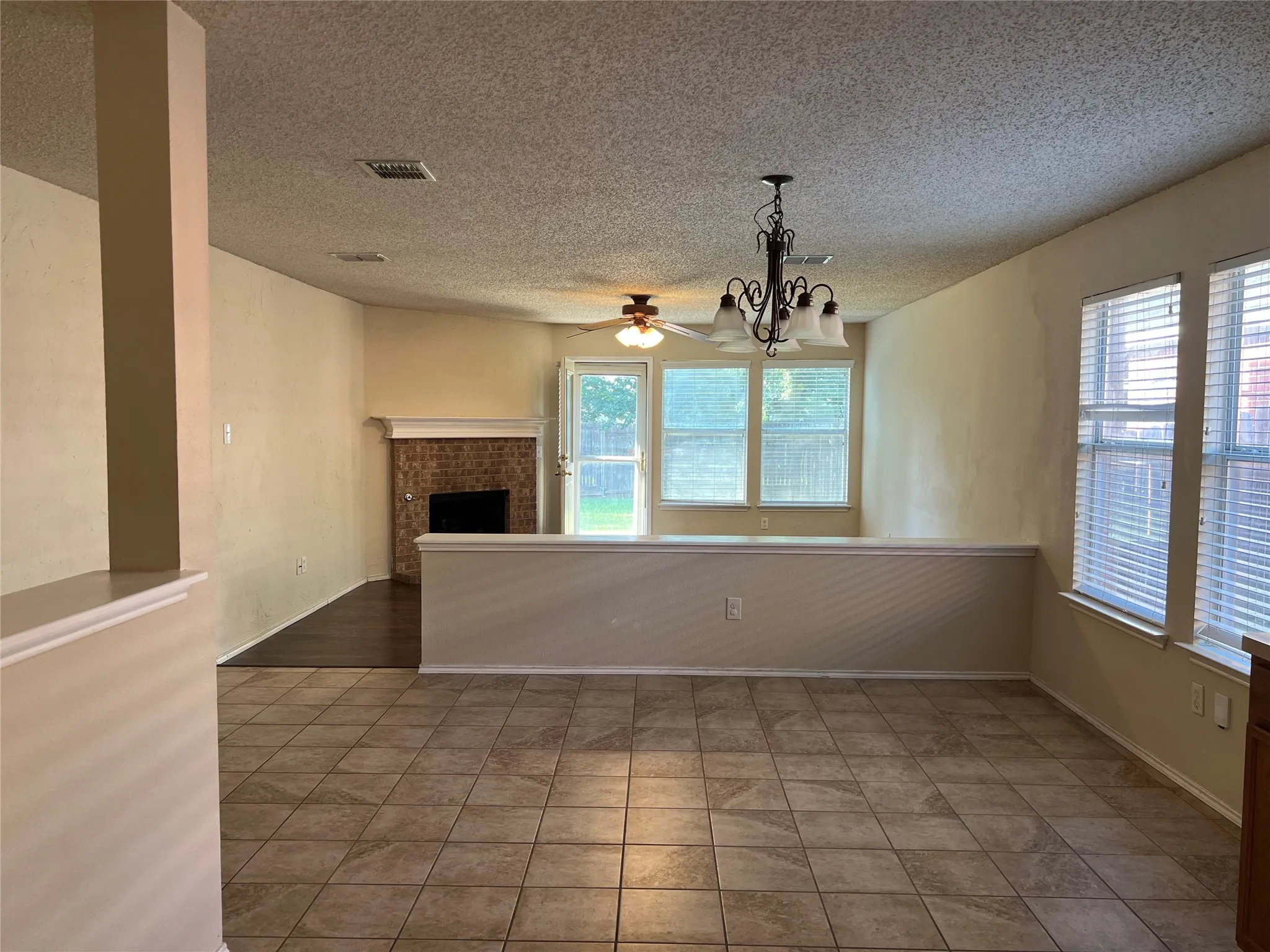 Single Family Residence For Rent in Denton County , 1547 Thornhill Lane, Little Elm, Texas 75068, 3 Bedroom, 2 Bathroom, 2 Garage spaces, 1,426 Sqft, built in 2002, mls#21409315, Real Estate Agent in Little Elm, Homes For Rent in Denton county, Homes For Rent in Little Elm, Realtor in Little Elm Texas, Real Estate Brokerage Independent Realty Texas, Luminita Cordes Realtor